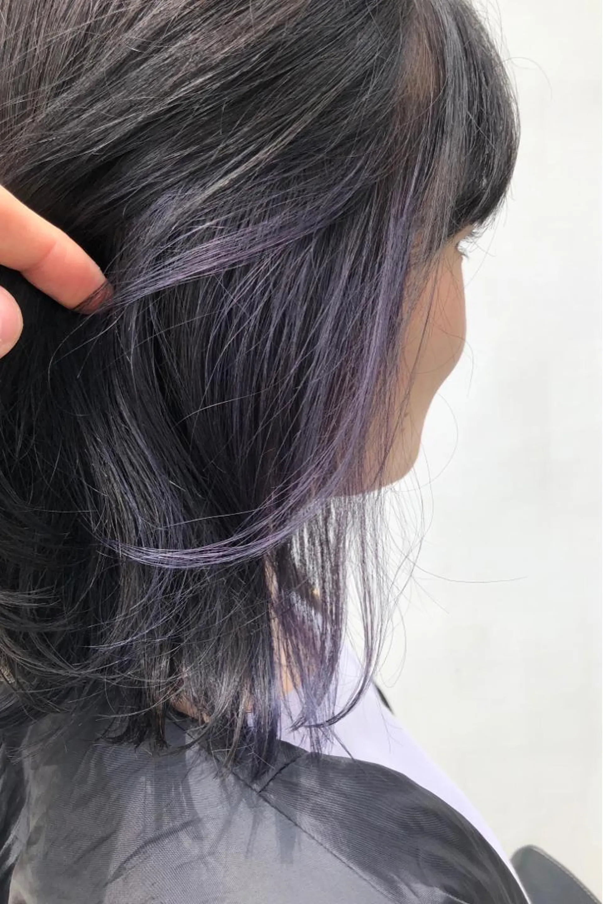 ミディアム カラー ブリーチ イヤリングカラー バイオレットカラー 樋口 雄稀のヘアスタイル