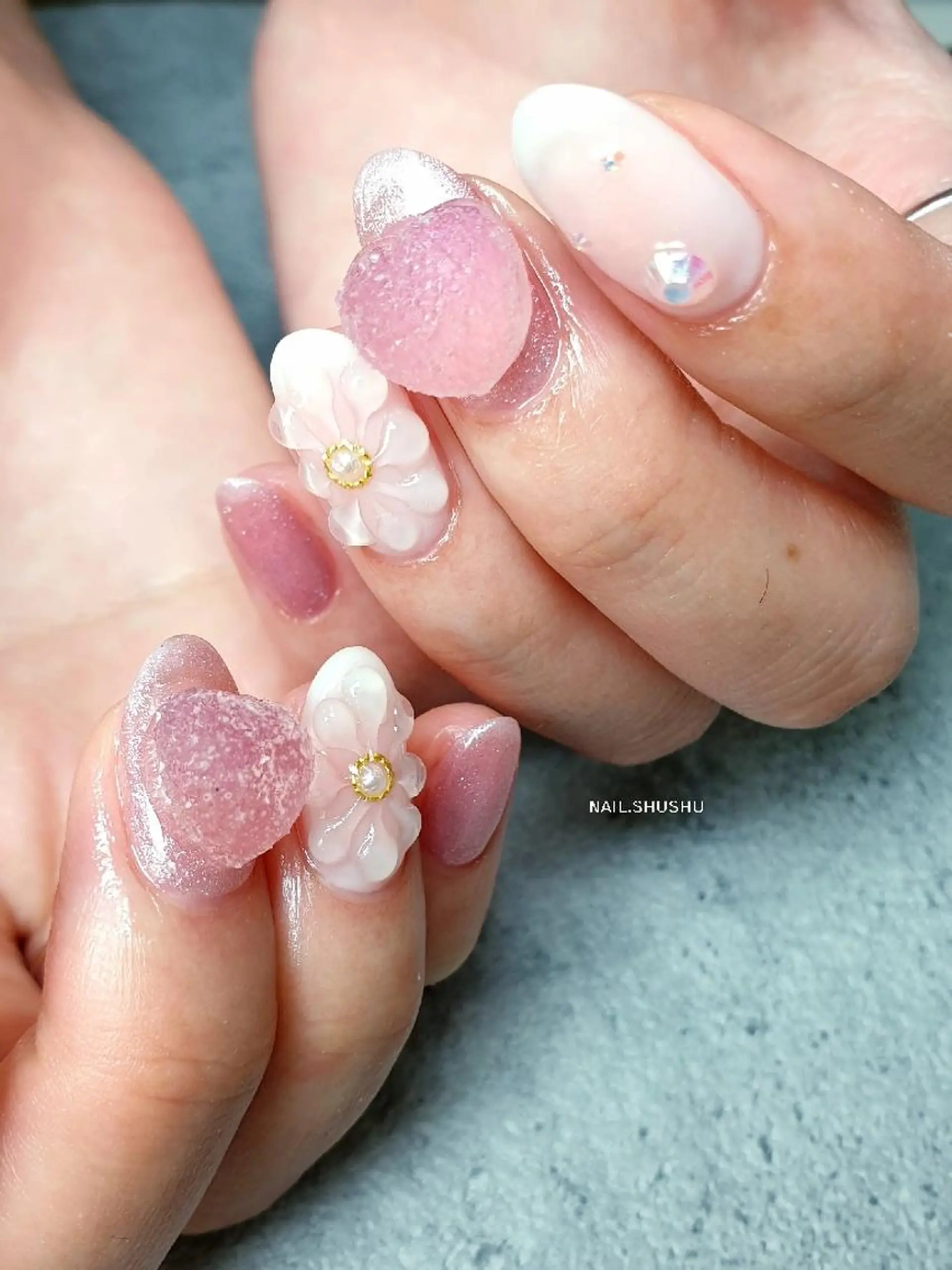 ネイル シンプルネイル 3dパーツ/流行り 👧shushu❤️のネイルデザイン