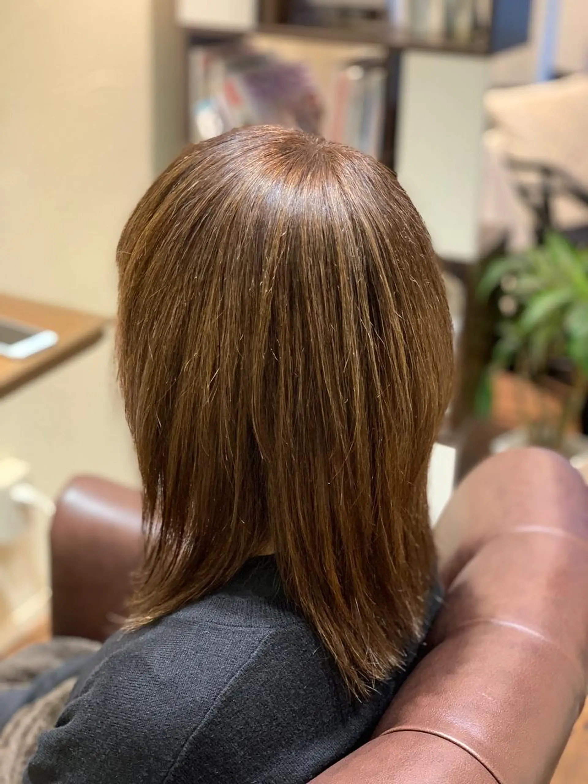 ミディアム カラー 秋田 亜由美のヘアスタイル