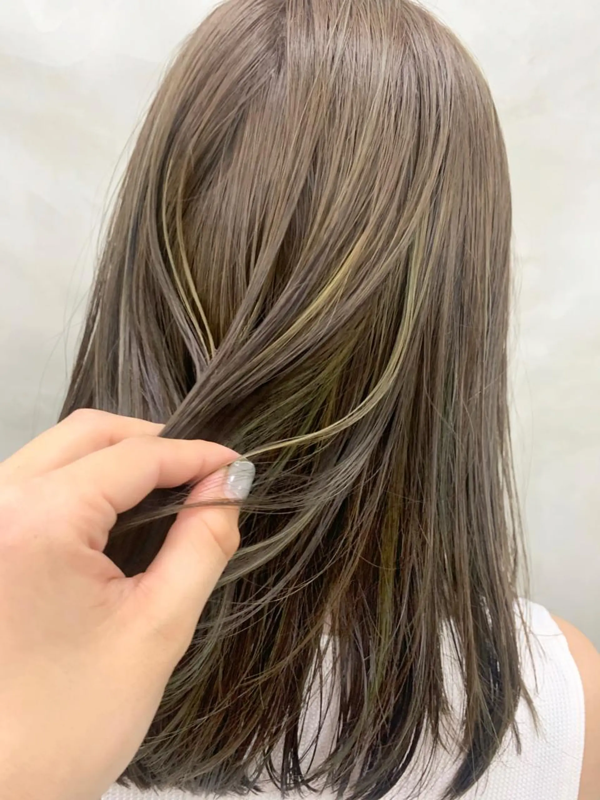 カラー ベージュカラー ブリーチ ハイライトカラー イルミナカラー オリーブベージュ ヘッドスパ (女性限定)🍋モエのヘアスタイル