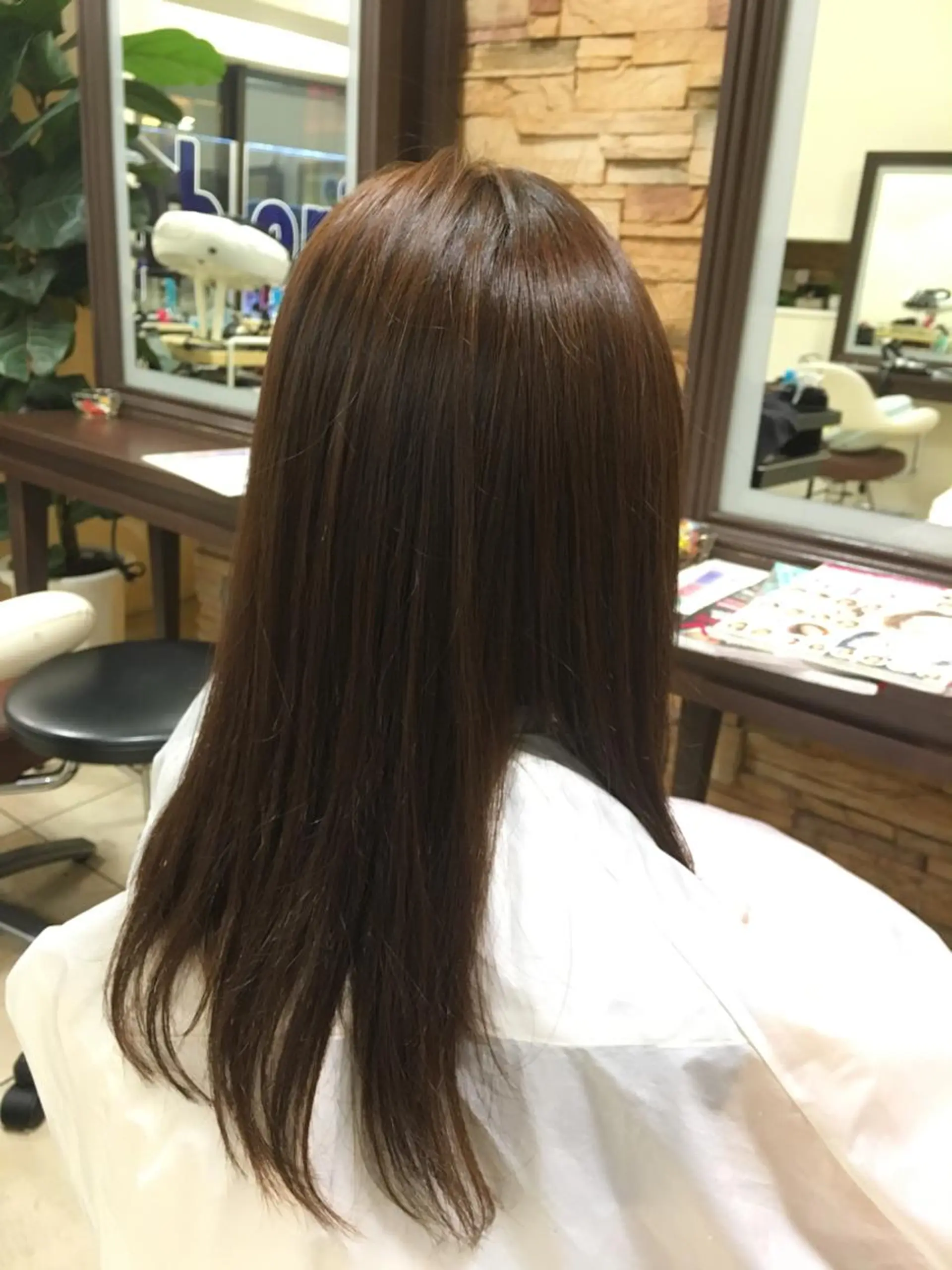 ロング カラー 顔周りの垢抜けヘア 立山あいりのヘアスタイル