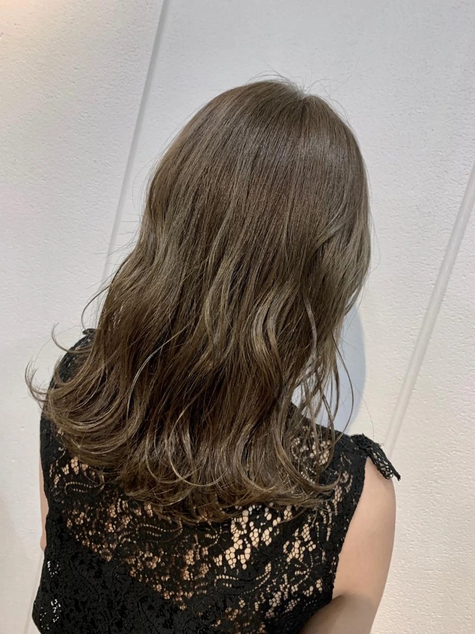 セミロング アッシュ Lolonois梅田 /Okazaki:)のヘアスタイル