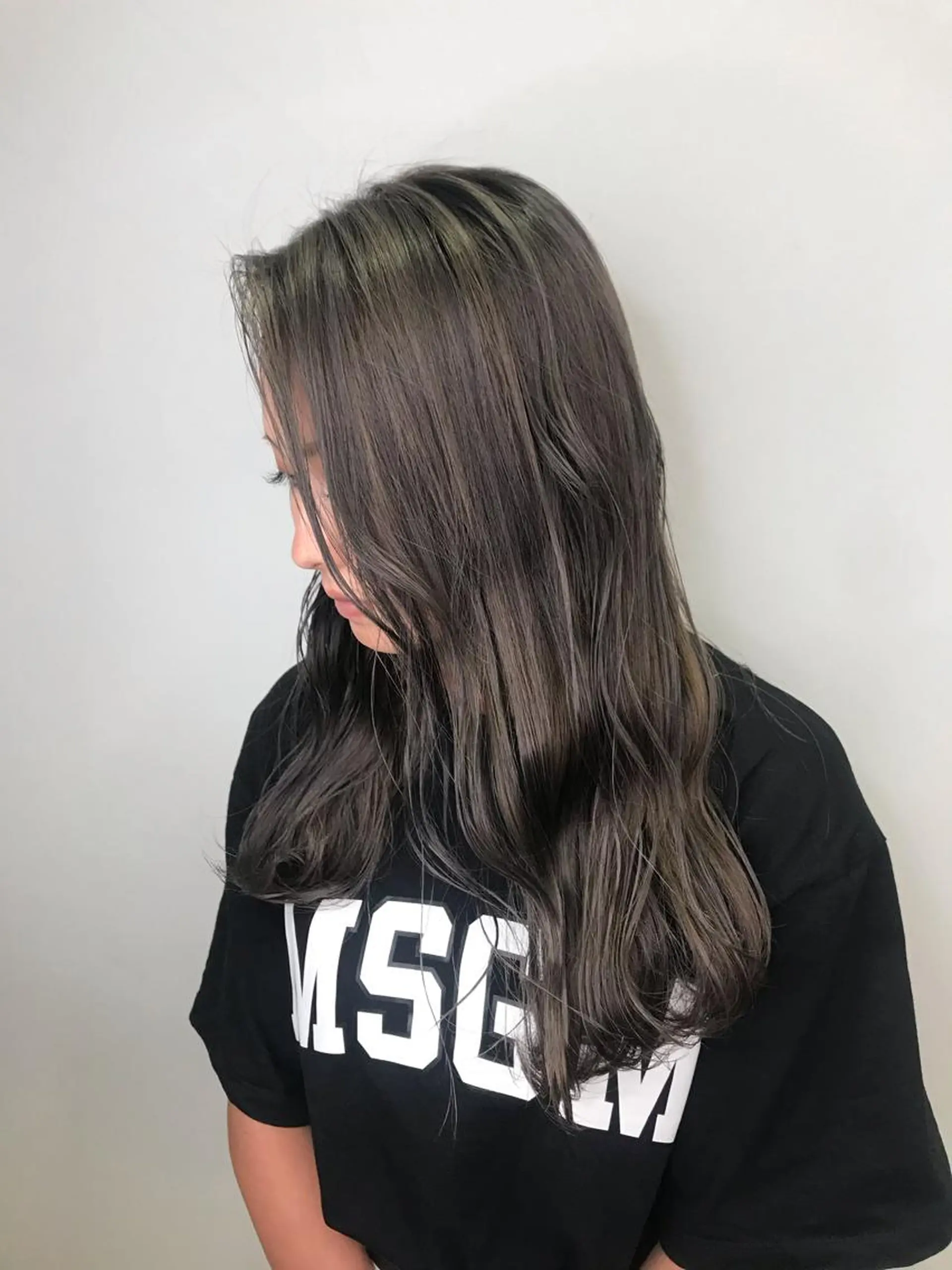 セミロング カラー 韓国メンズヘア　ミル クティボブ　足立佳代のヘアスタイル