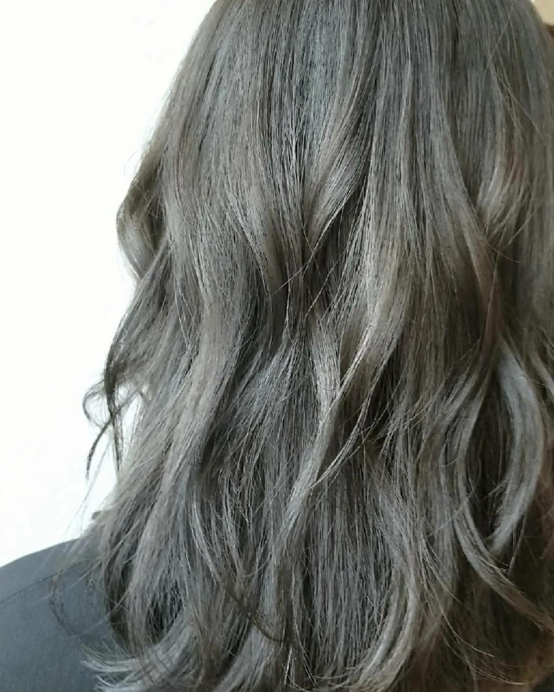 カラー ロング ばんの かすみのヘアスタイル