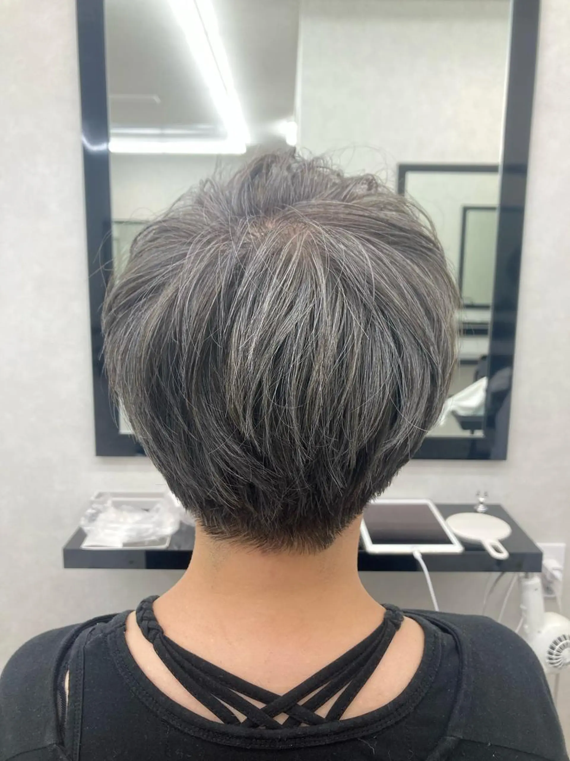 ショート カラー 鈴木 翔偉のヘアスタイル