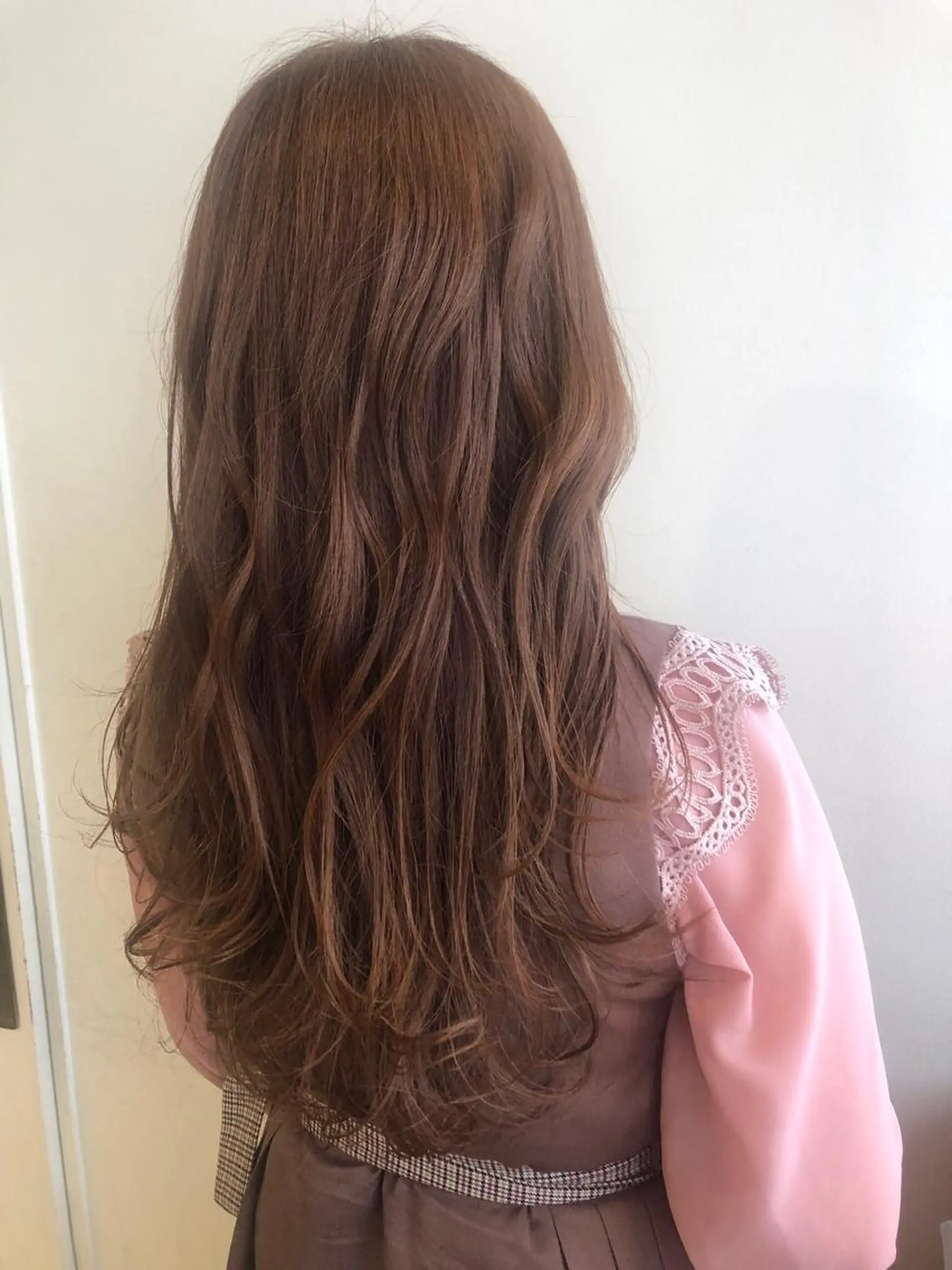 ロング カラー MIOベージュカラー 柔らかいカラーのヘアスタイル
