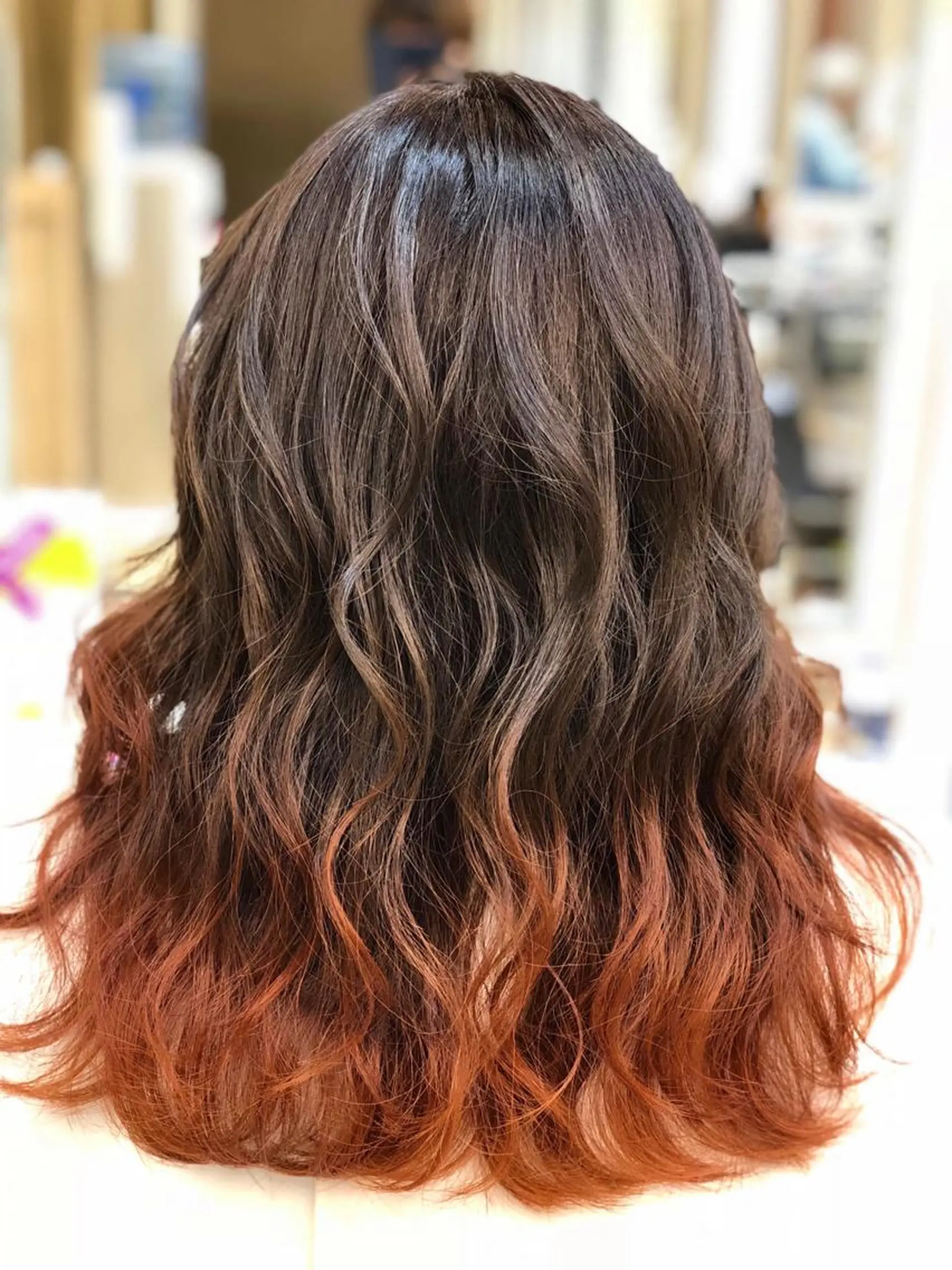 セミロング カラー グラデーションカラー オレンジ 海外レイヤー/ 梅田美容室のヘアスタイル