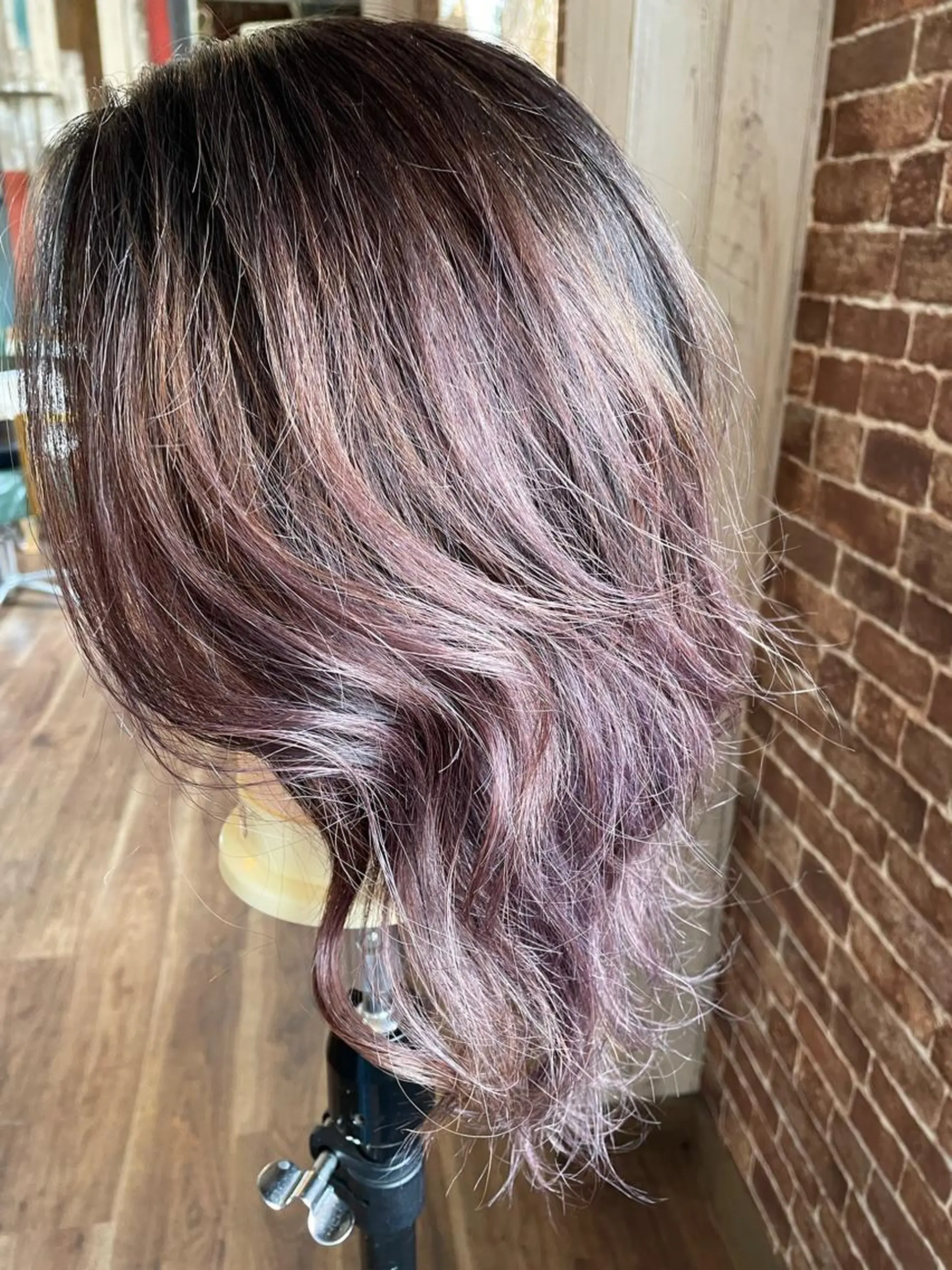 カラー バレイヤージュ 隅内 桃香のヘアスタイル