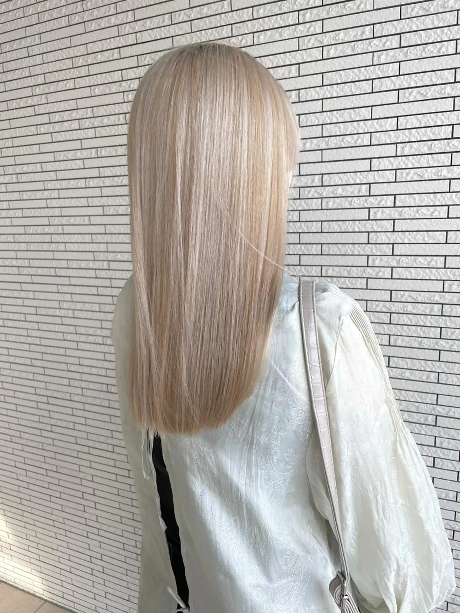 セミロング カラー ベージュカラー ブリーチ ホワイトベージュ クドウレイ fifth渋谷のヘアスタイル