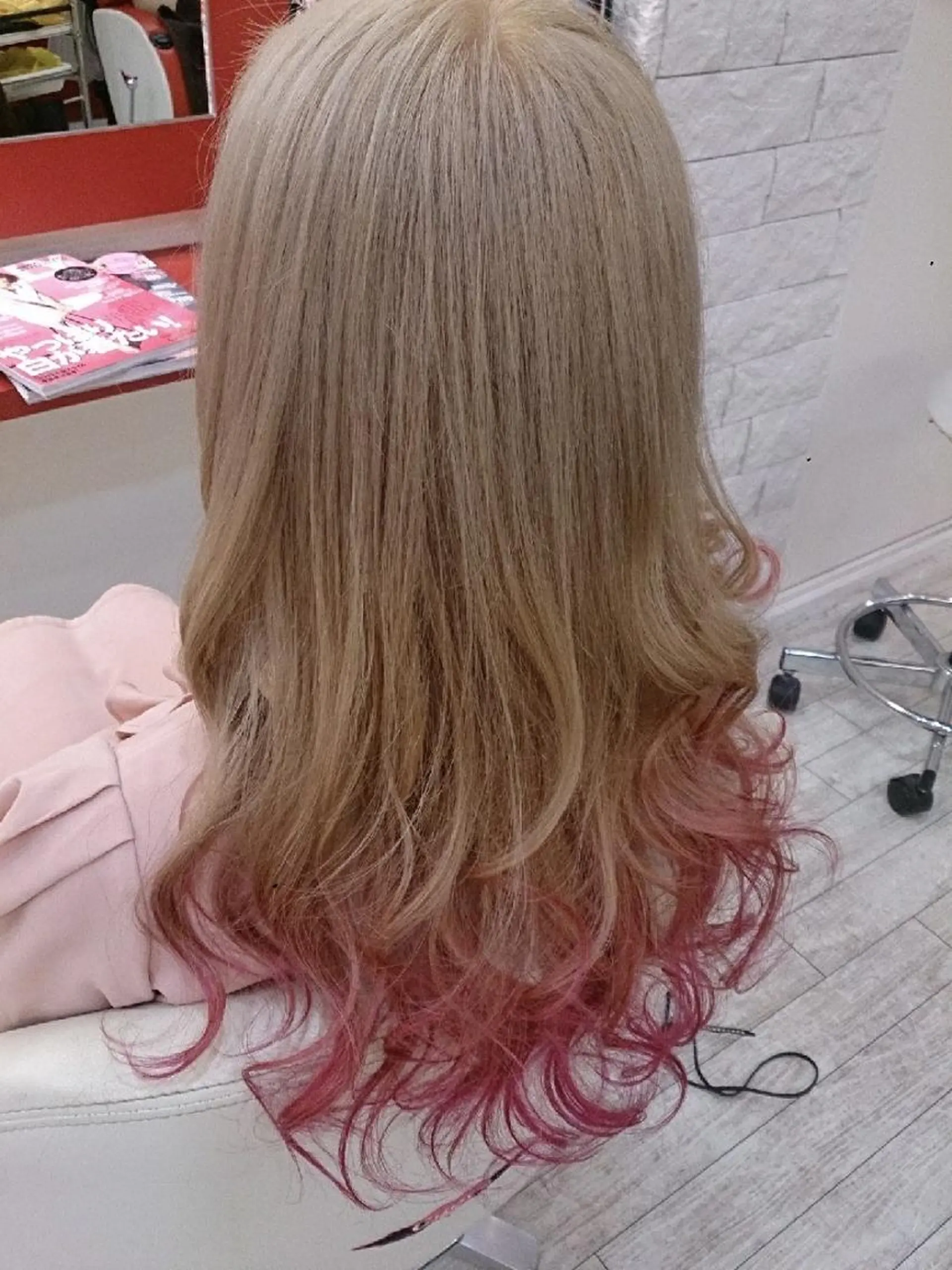 カラー ロング ベージュカラー ブリーチ グラデーションカラー ピンクカラー Le Lien カジのヘアスタイル