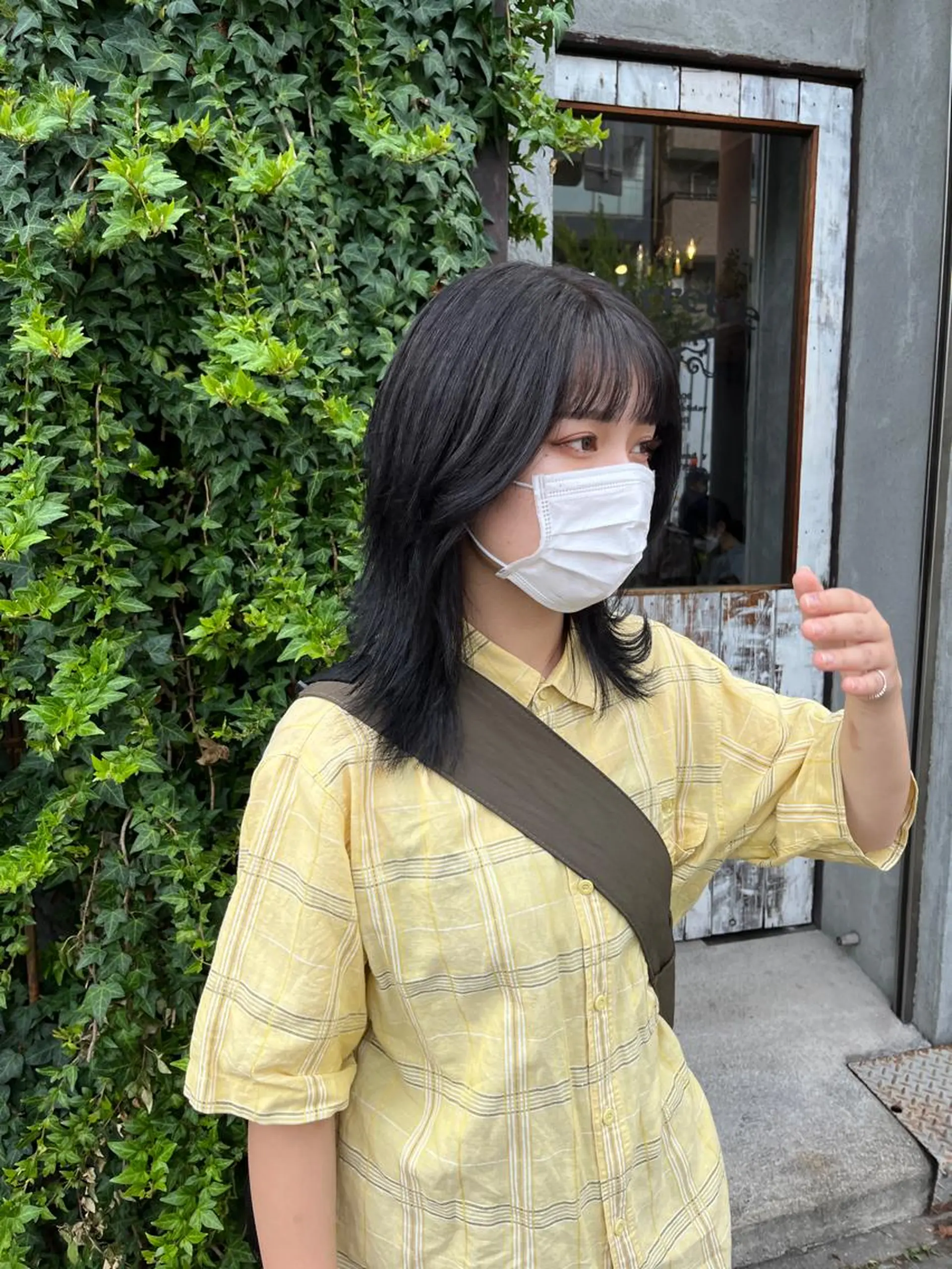 セミロング カラー 黒髪 ブルーカラー ブルーブラック 赤み消しカラー/ オリーブ/トモキのヘアスタイル