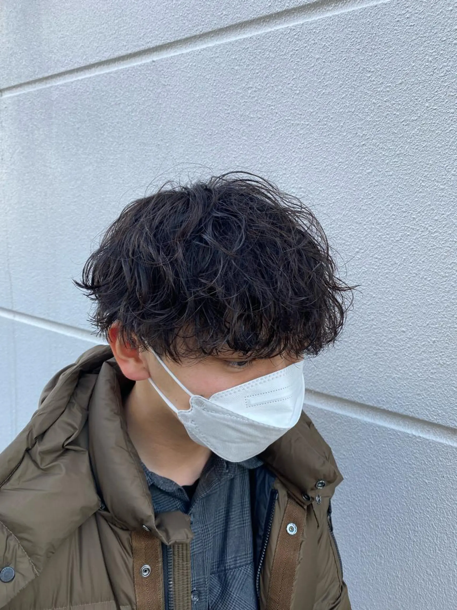 ミディアム パーマ メンズ ミディアムパーマ メンズパーマ 刈り上げ 波巻きパーマ 町田 甲陽のヘアスタイル