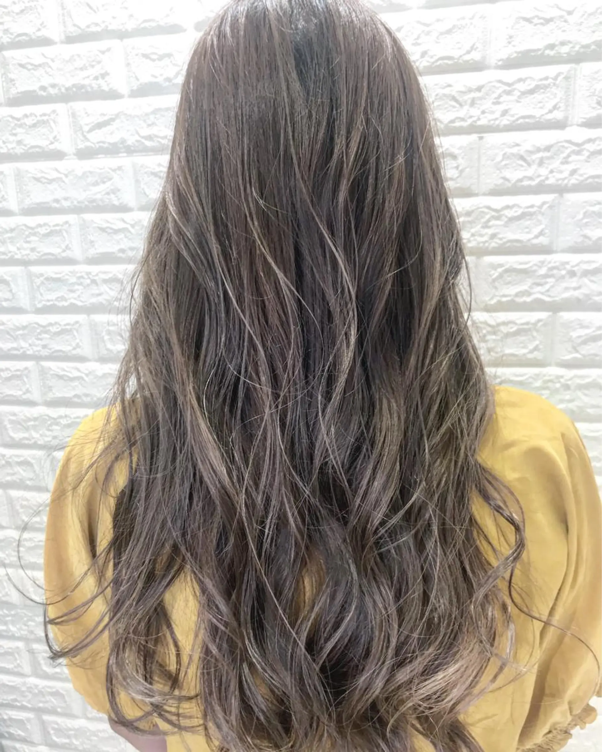 ロング カラー ブリーチ ナガイ ユウキのヘアスタイル