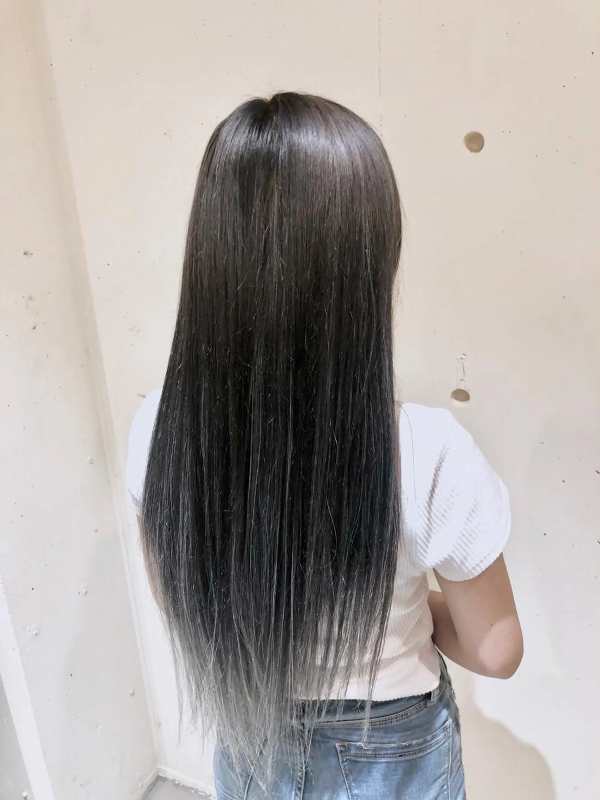 ロング カラー パーマ ヘアアレンジ ブリーチ ブルーカラー ブルーグレー ブルーグレージュ ケアブリーチ 【ツヤ髪美容師】 ツダケイスケのヘアスタイル