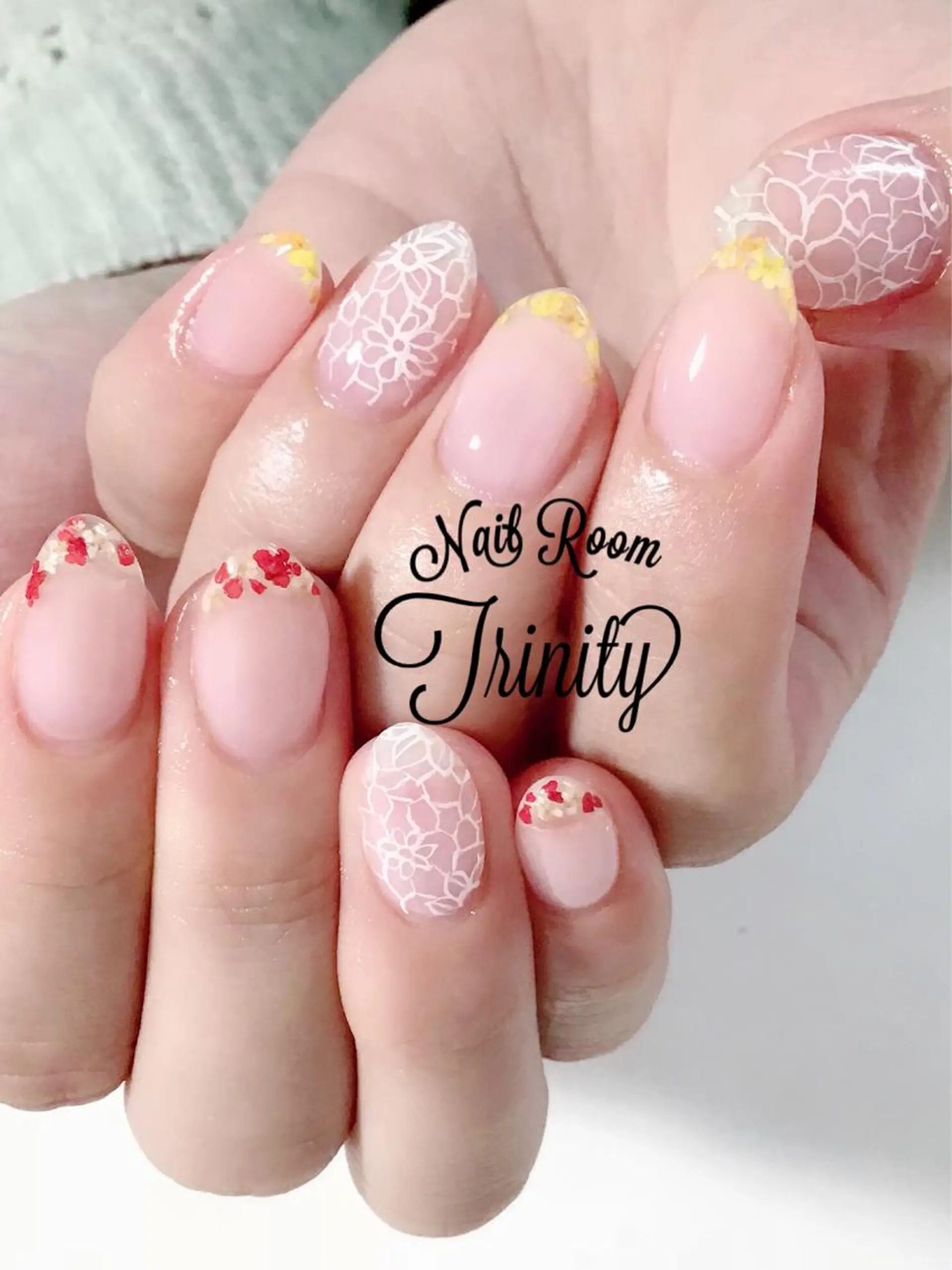 ネイル ハンドネイル Trinity ネイリストスタッフのネイルデザイン