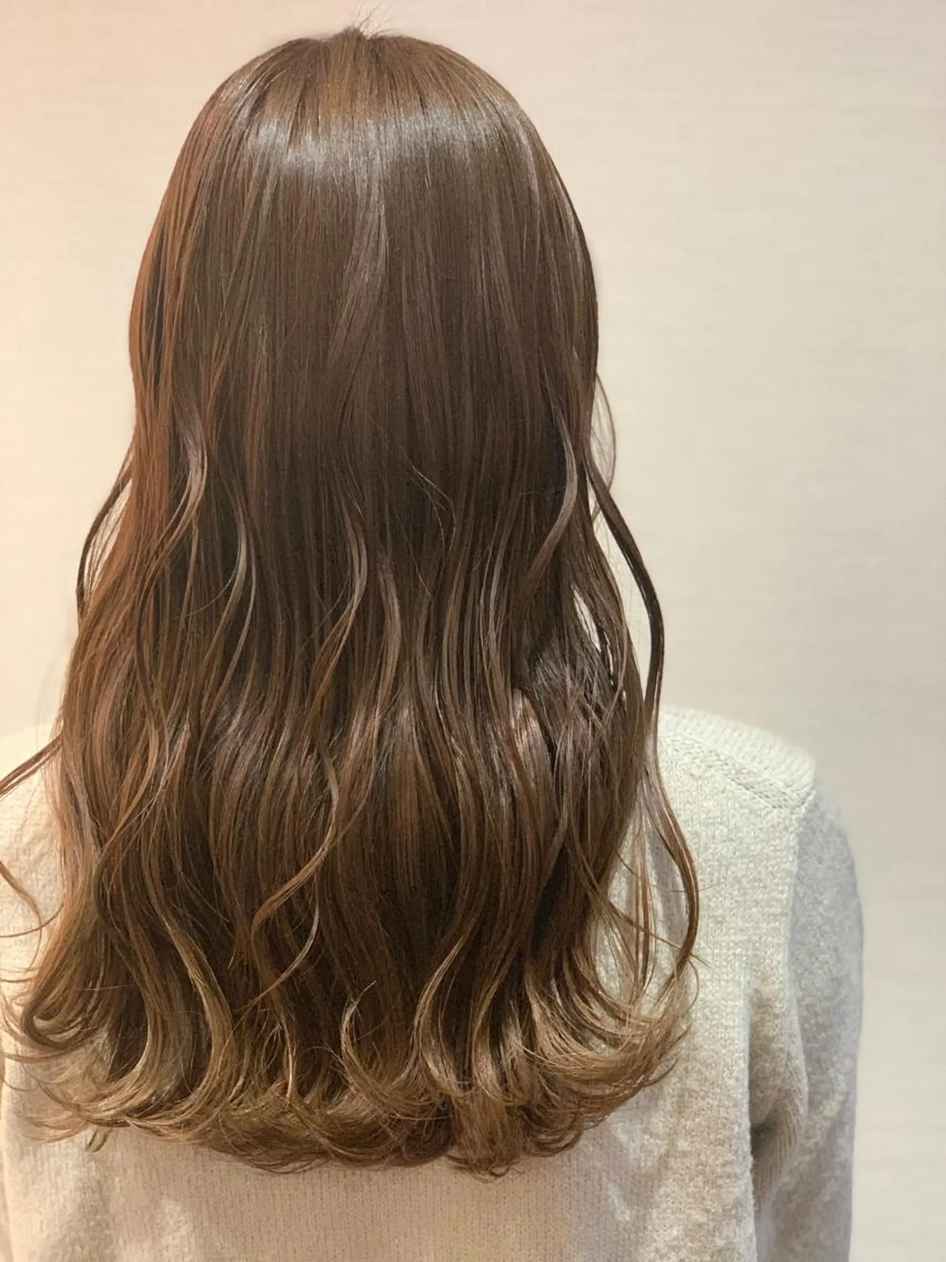 ロング カラー 蓮見  友里のヘアスタイル