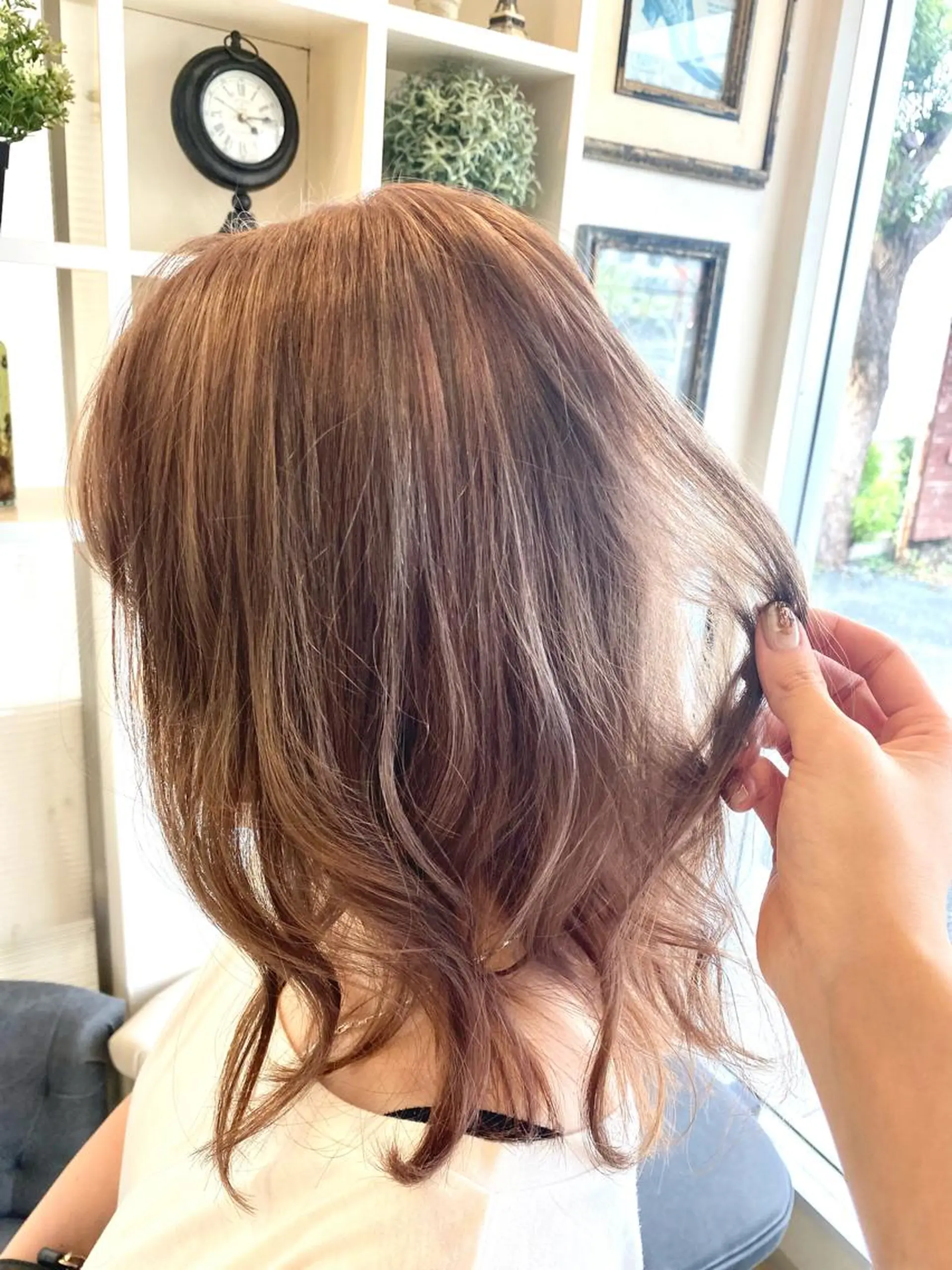 ミディアム ハイライト 小野 茉奈美のヘアスタイル