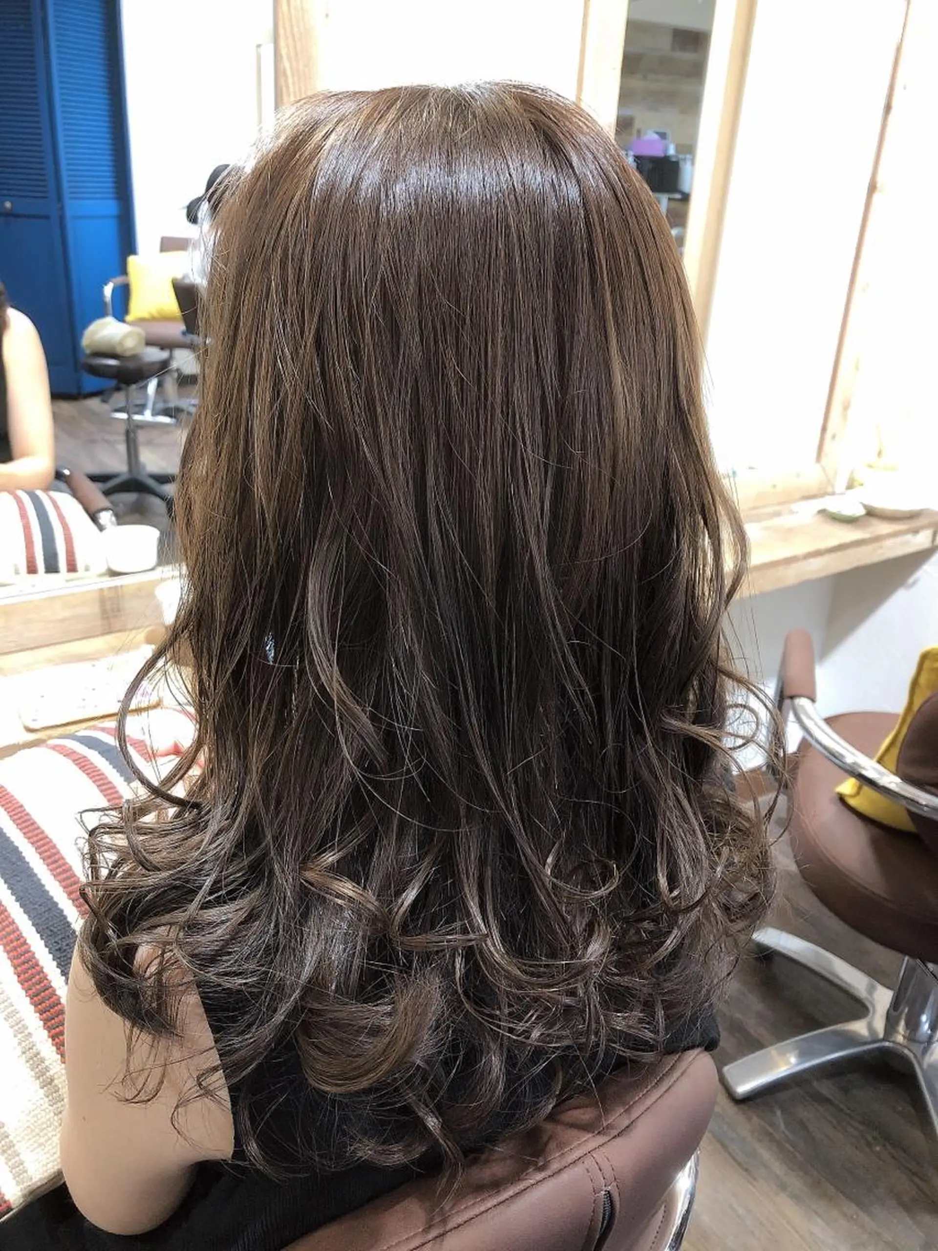 セミロング カラー アディクシーカラー 透明感カラー カット パーマ トリートメント 浦山 和之のヘアスタイル