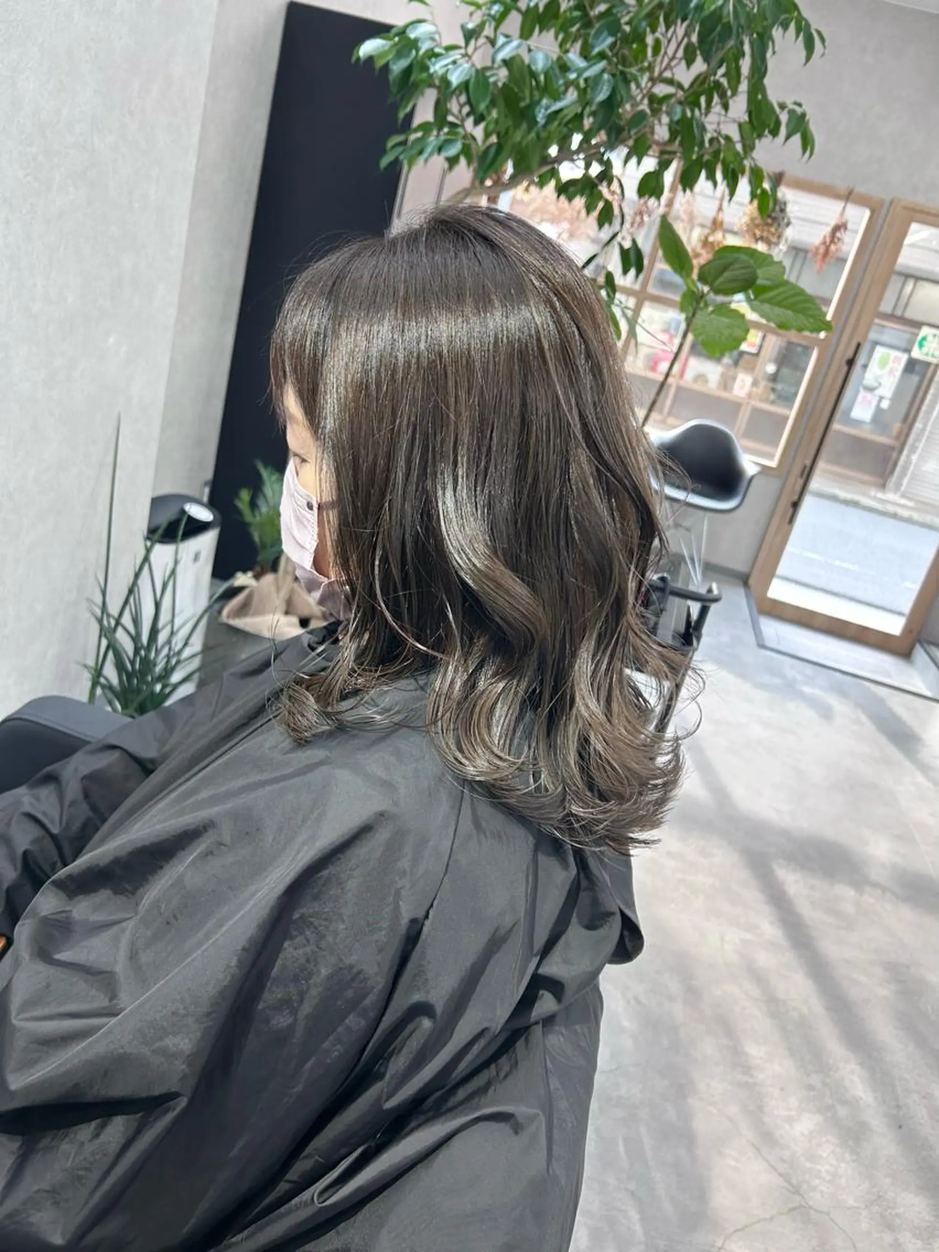 セミロング アッシュ 外国人風カラー ハイライト 韓国風ヘア レイヤーカット ヘアカラー AN'TIA小作代表 ⭐︎kazuma⭐︎のヘアスタイル