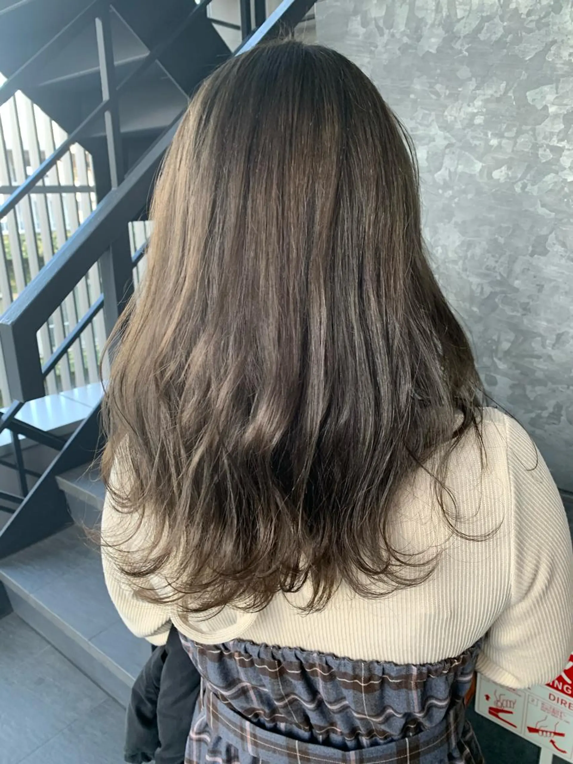 ロング カラー ブリーチ グレージュ オリーブグレージュ オリーブグレー 髪質改善/白髪ぼかし KENTAのヘアスタイル