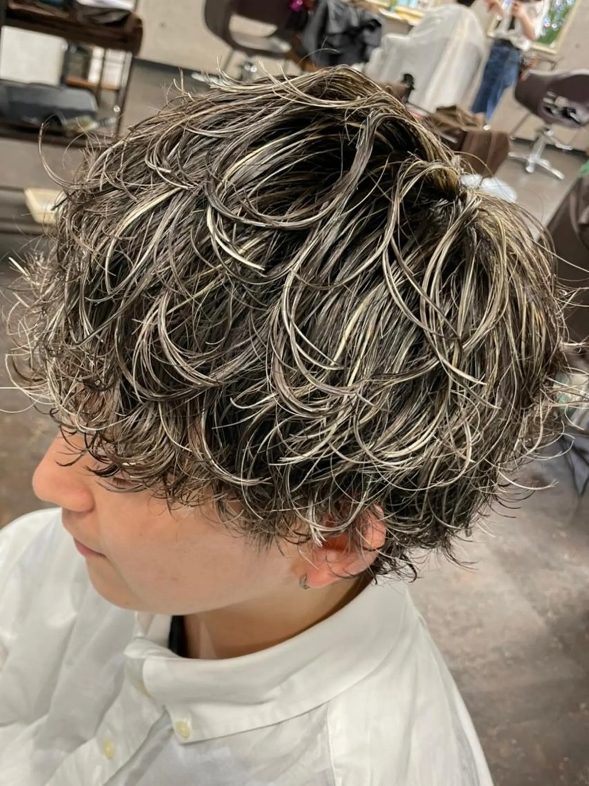 ショート カラー メンズ メンズブリーチ メンズハイライト ブリーチ ハイライトカラー ハイライト モテ髪🌈細矢 森平のヘアスタイル