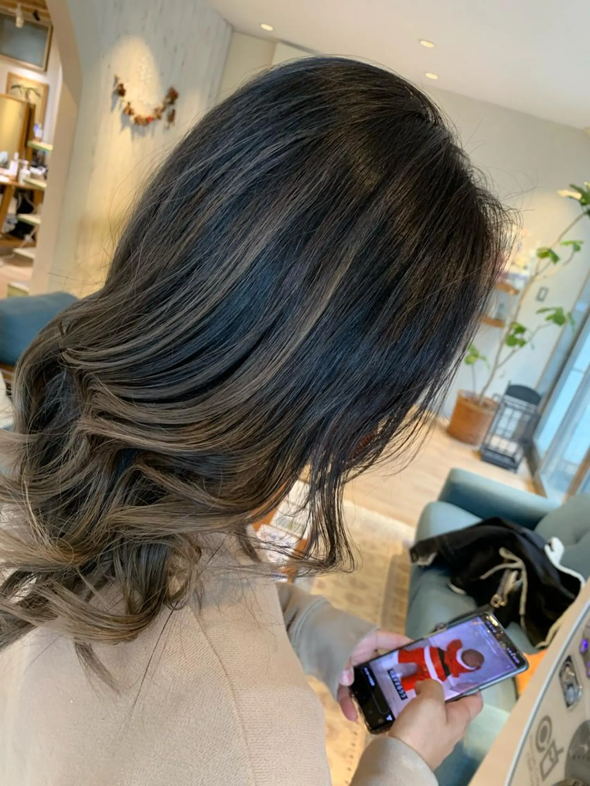 セミロング カラー 白髪ぼかしハイライト 柳川拓哉のヘアスタイル