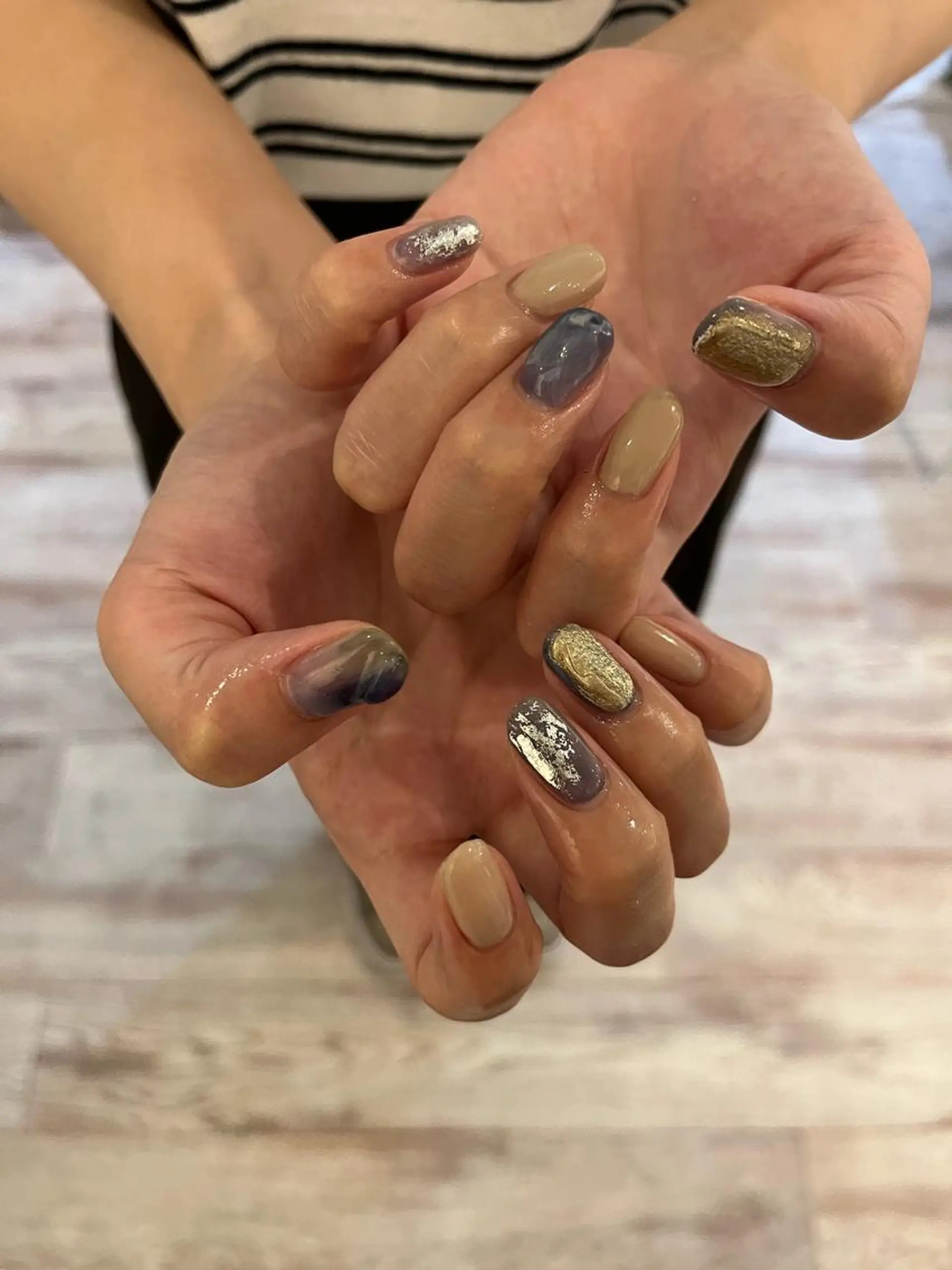 ネイル ハンドネイル une／YUKINA 🫧大人nuanceのネイルデザイン