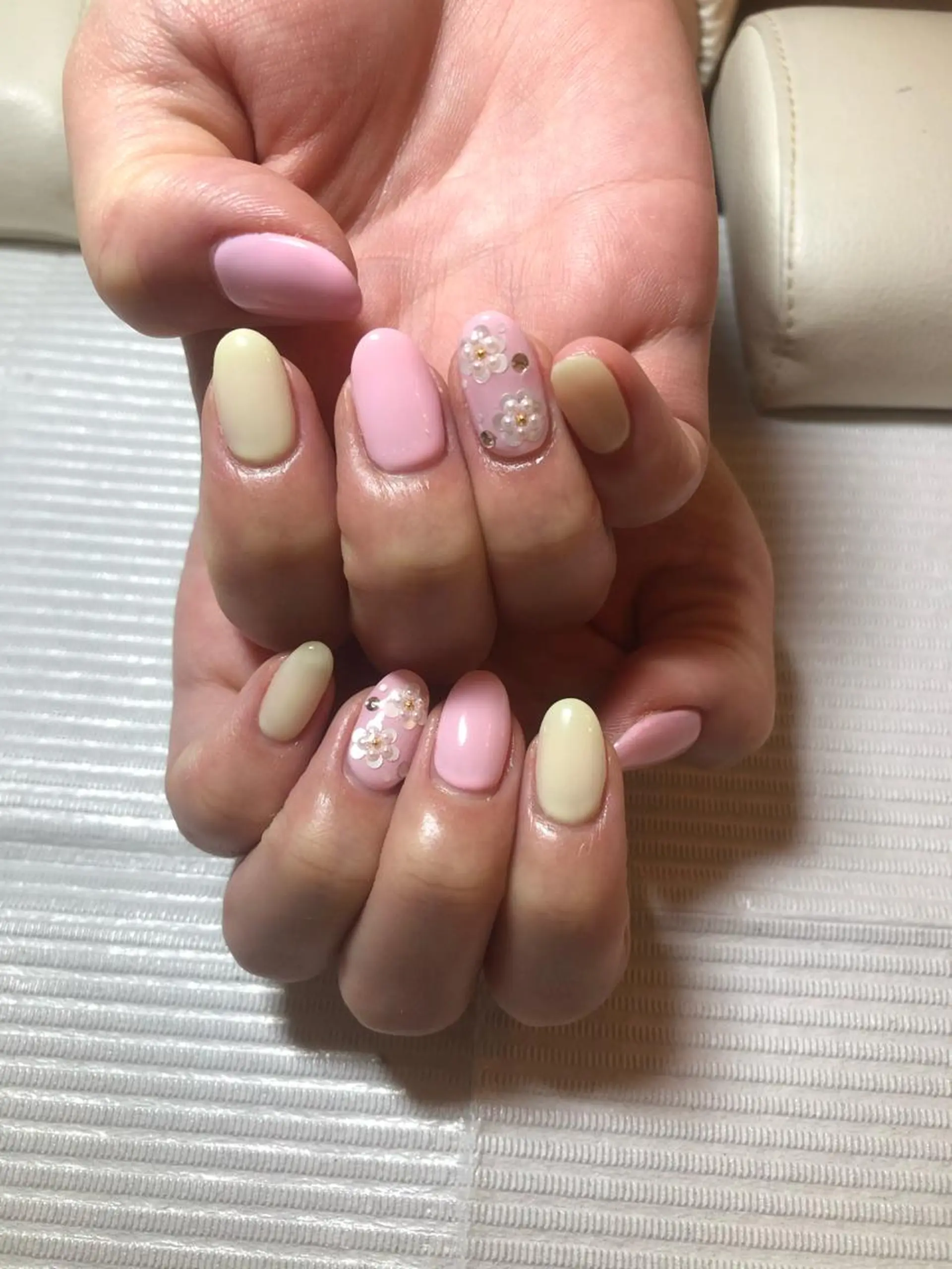 ネイル ピンク 春ネイル 黄色 吉野✨ ネイルデザイナー✨のネイルデザイン