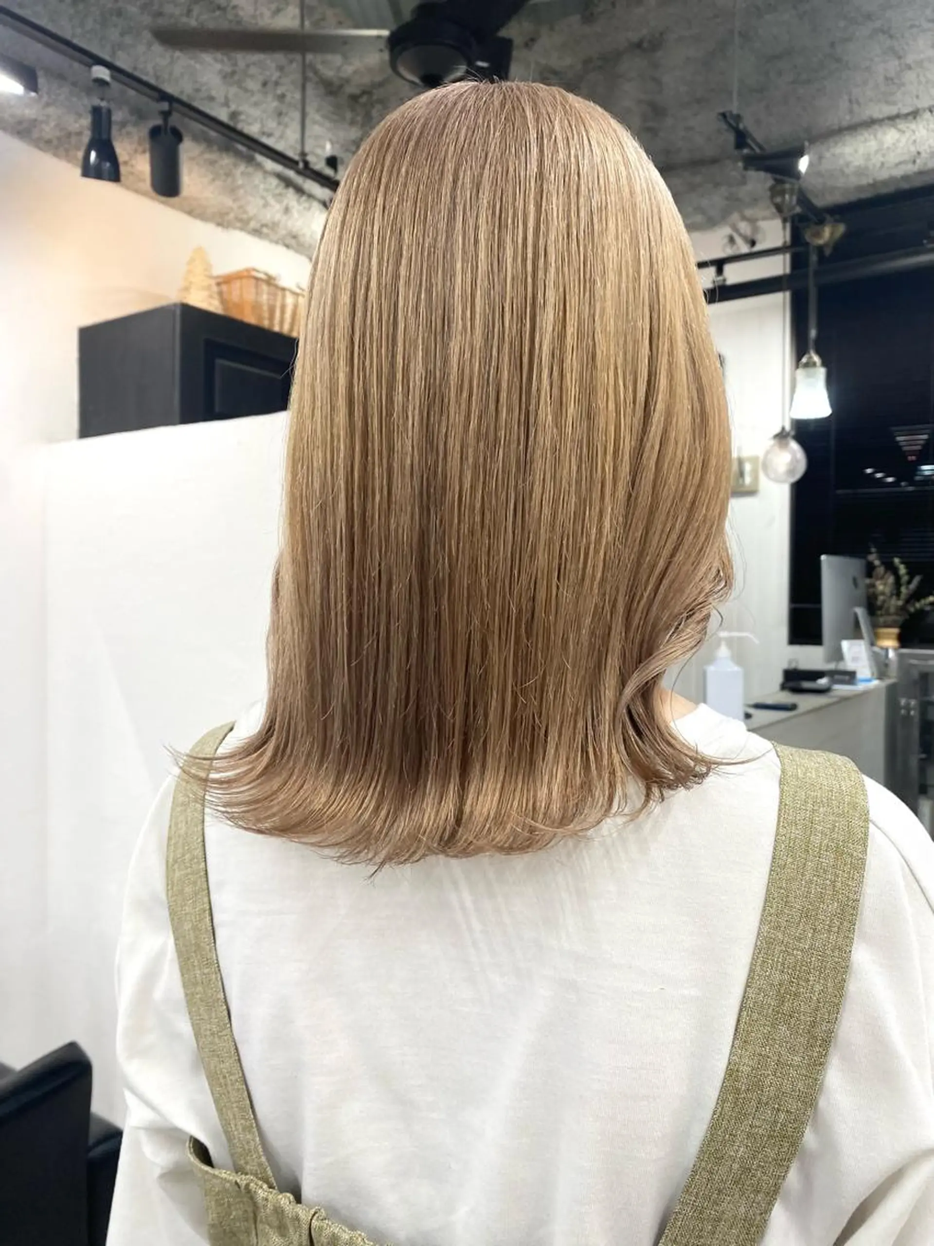 セミロング カラー ベージュカラー ブリーチ ミルクティーベージュ 🧸艶々韓国ヘア 🧁mizunaのヘアスタイル