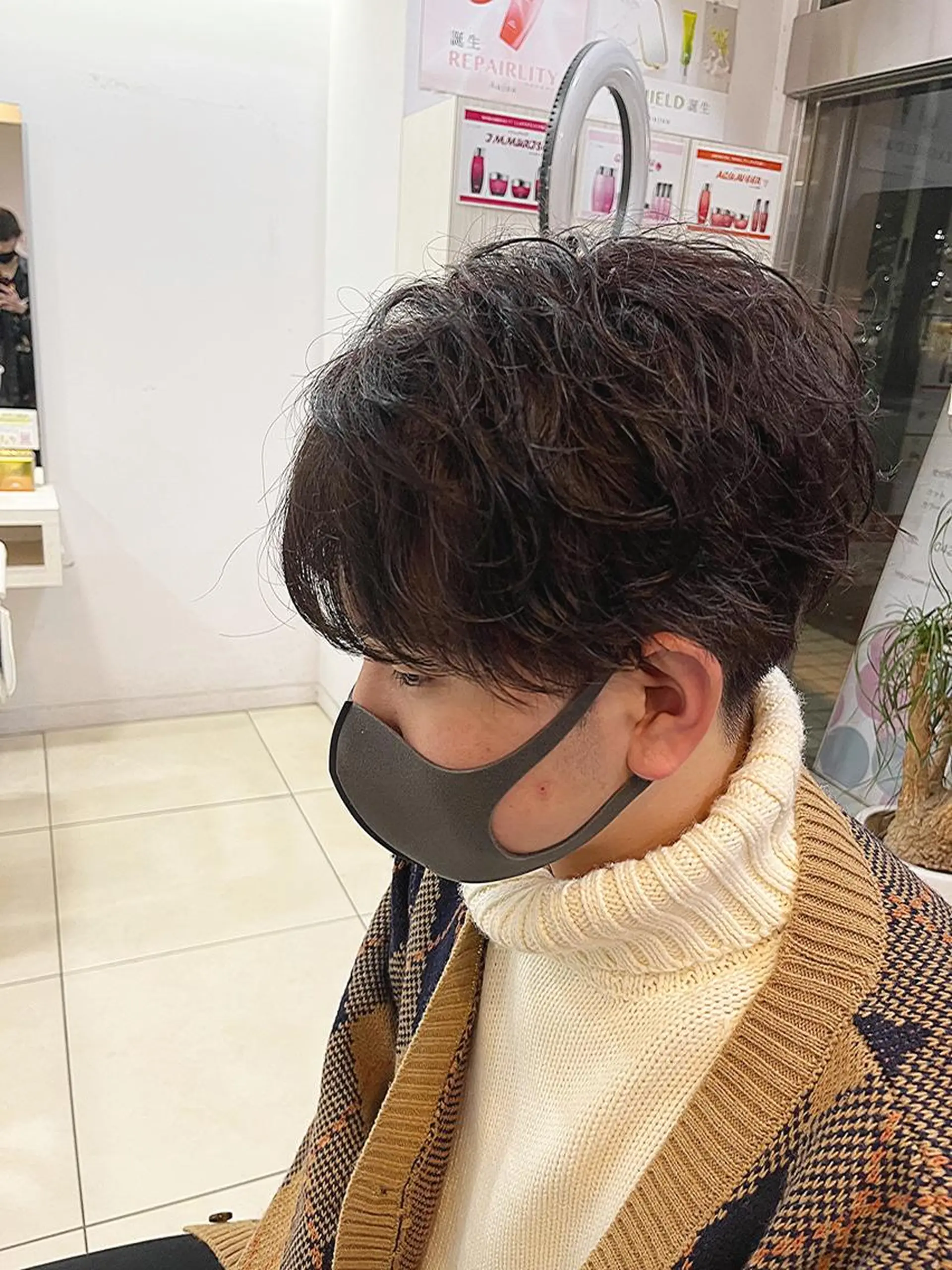 ショート パーマ メンズ 波巻きパーマ カット パーマ 韓国メンズヘア/ 毛流れヘア　須田龍世のヘアスタイル