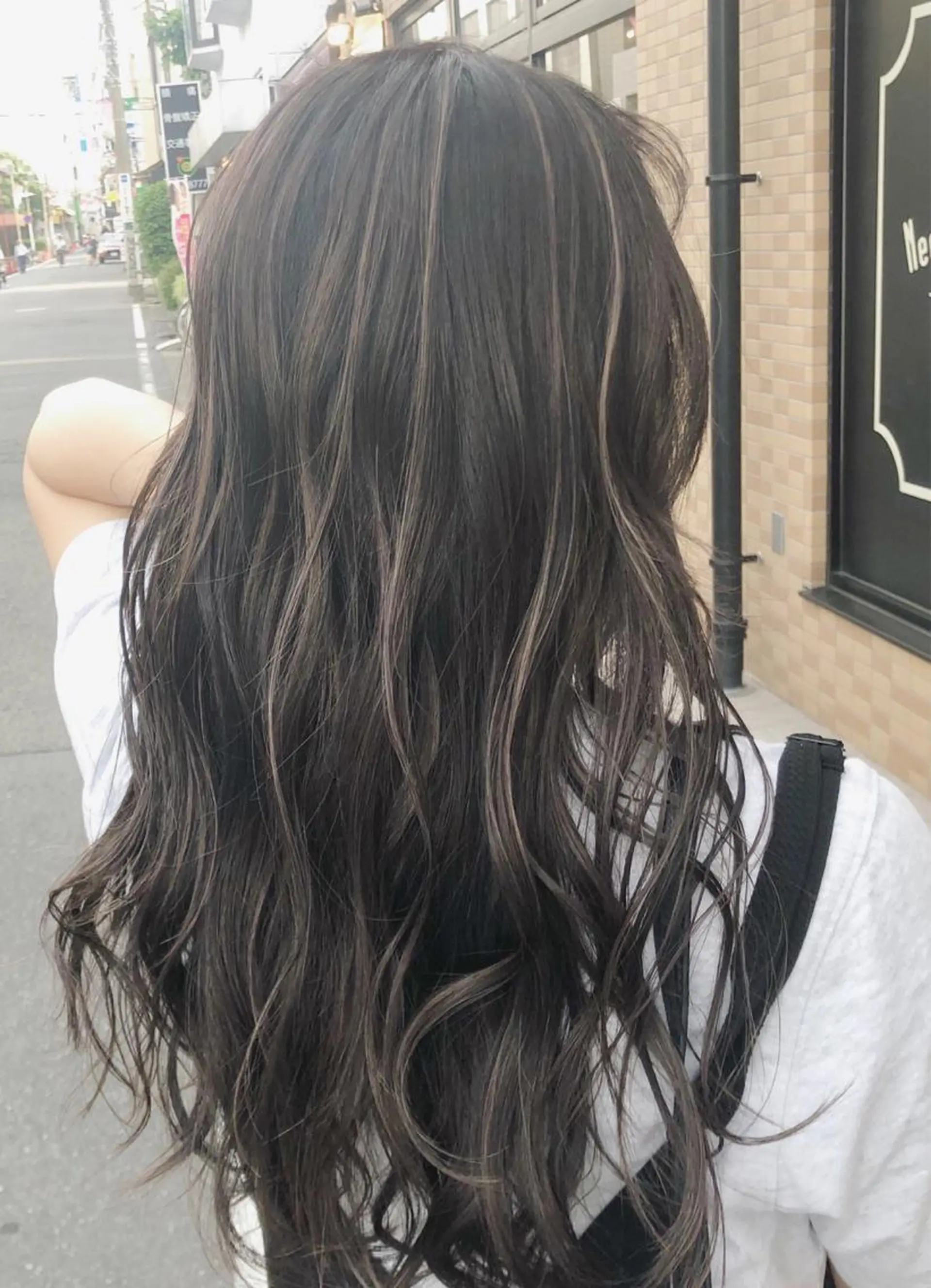 ロング カラー パーマ ヘアアレンジ グレージュ ハイライトカラー 外国人風カラー ハイライト カット ヘアカラー トリートメント 【ツヤ髪美容師】 ツダケイスケのヘアスタイル