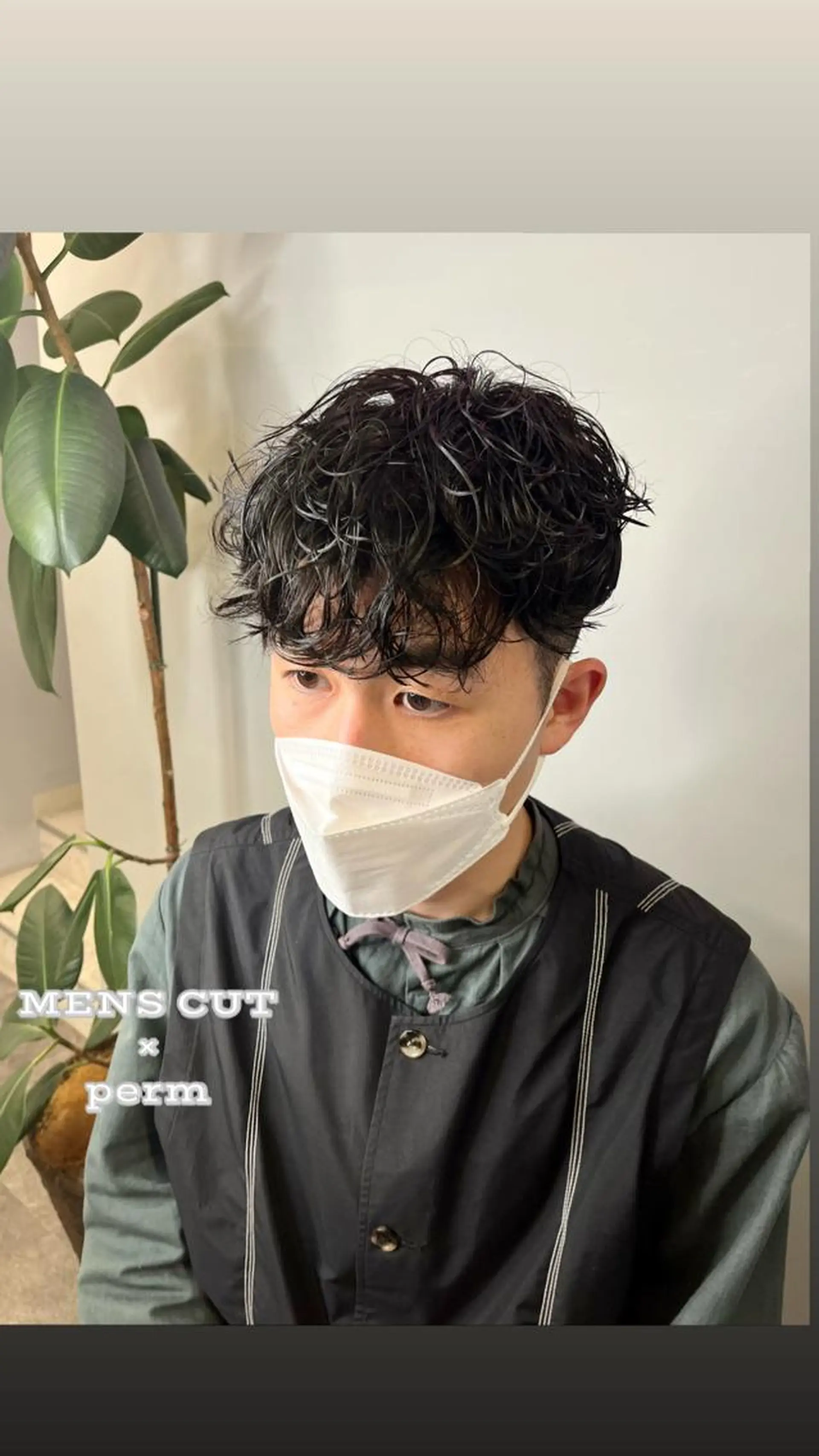 ミディアム カラー パーマ ヘアアレンジ メンズ ミディアムパーマ メンズバレイヤージュ メンズブリーチ メンズハイライト メンズハイトーン ヘアカラー パーマ トリートメント ヘッドスパ ヘアセット 二ヶ月綺麗が続く デザイン/星野六三四のヘアスタイル