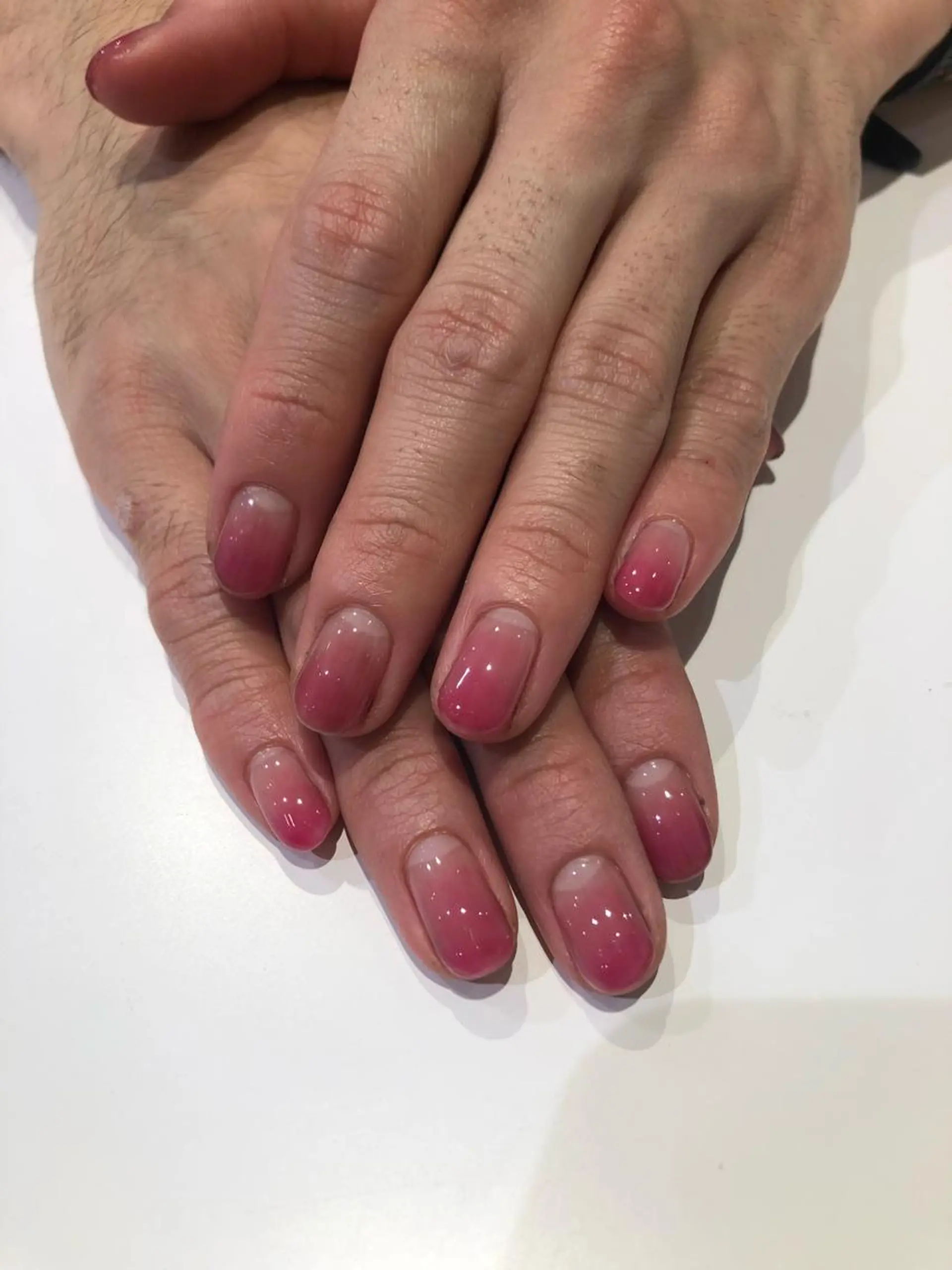 ネイル グラデーション 赤阪 優奈のヘアスタイル