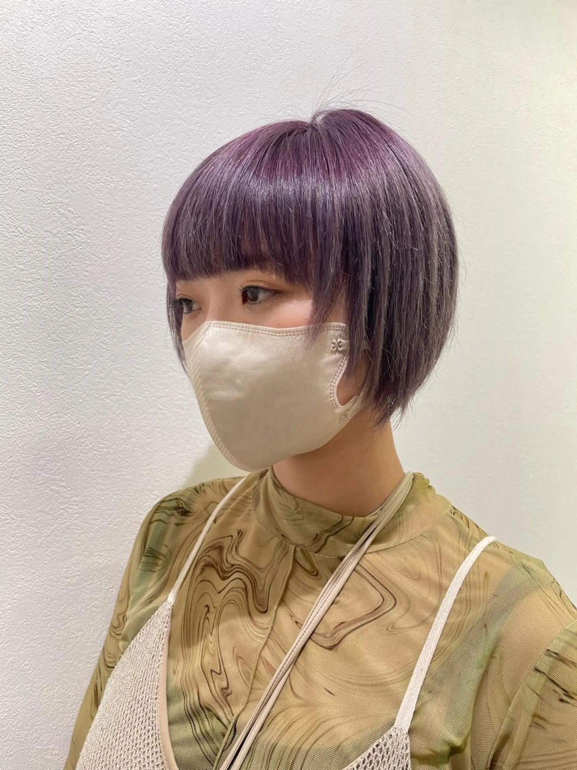 ショート カラー 渡部凌我 小顔ウルフ ハイトーンカラーのヘアスタイル