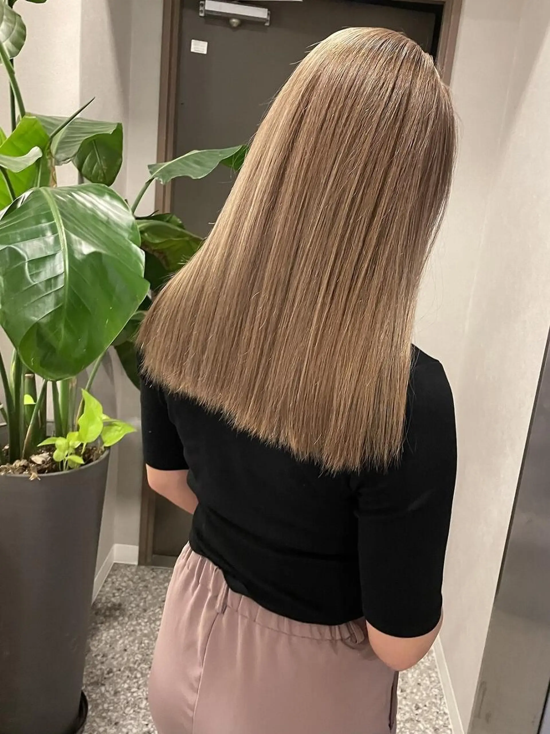 セミロング カラー ベージュカラー ブリーチ ブリーチなしカラー オリーブベージュ 髪質改善 TIGRE tenjinのヘアスタイル