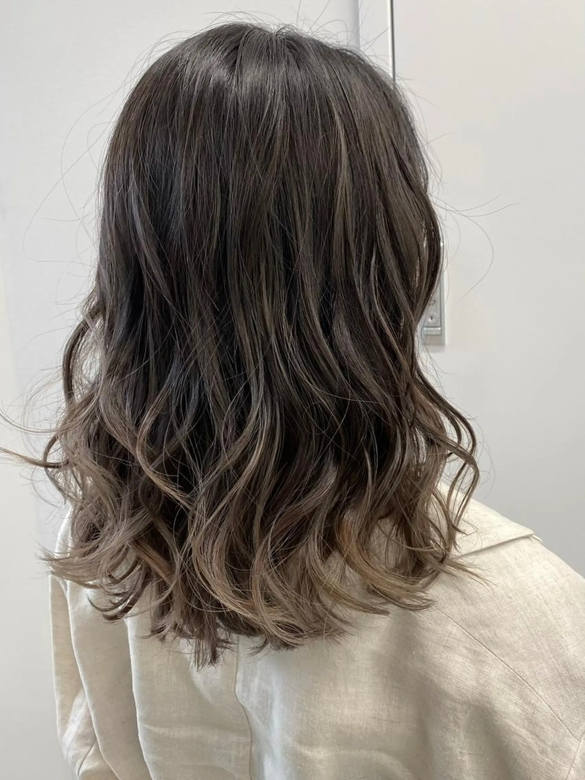セミロング 公式 Ease by amble luxeのヘアスタイル
