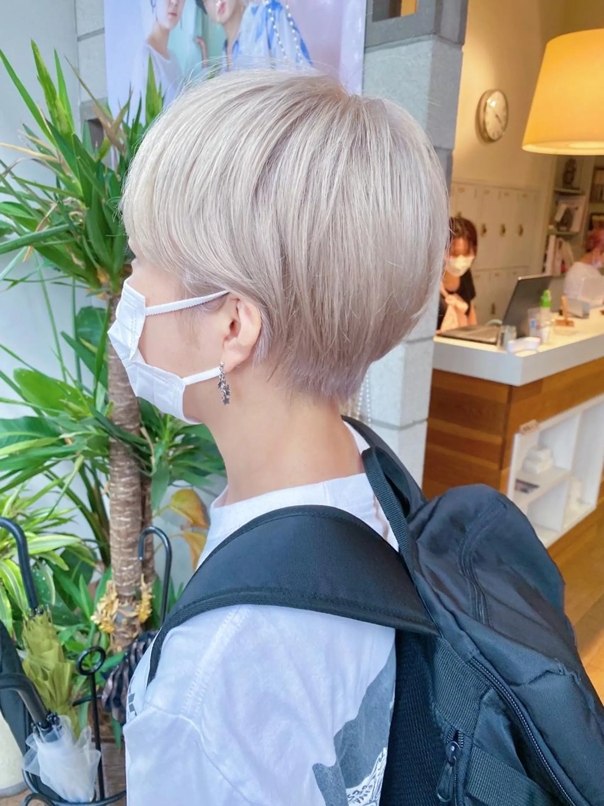 ショート カラー ベージュカラー ブリーチ ホワイトベージュ カット メンズパーマ/フェ ザーパーマ/古川晴輝のヘアスタイル