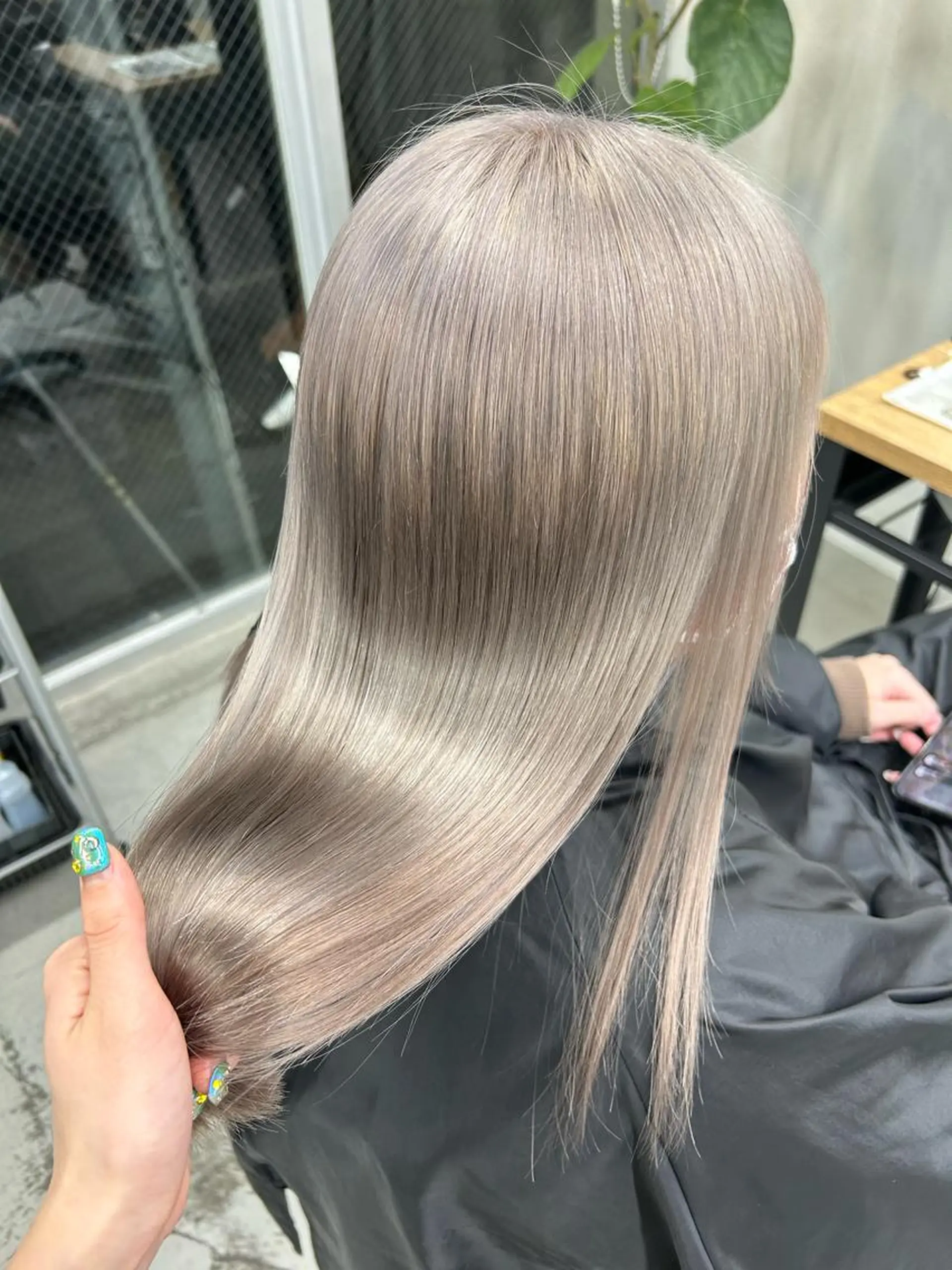 ロング カラー シルバー カット ヘアカラー トリートメント 🧸艶々韓国ヘア 🧁mizunaのヘアスタイル