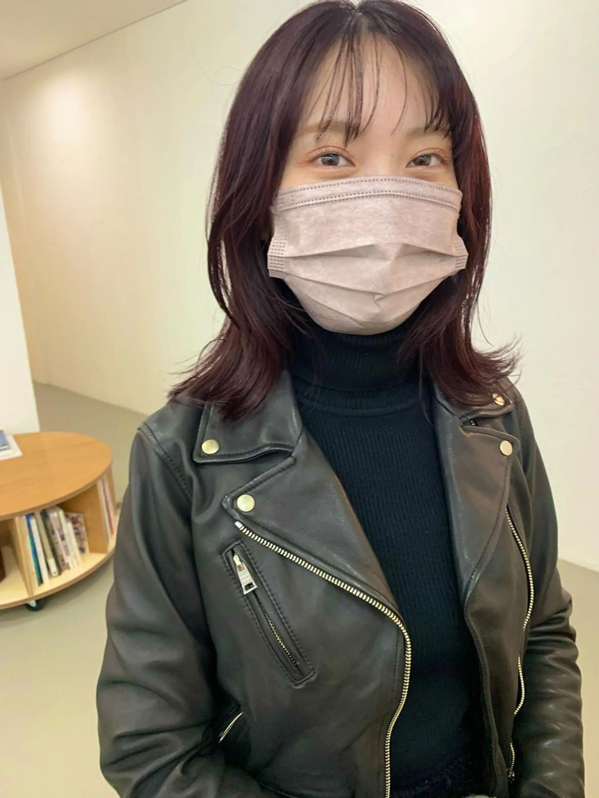 ミディアム カラー 切りっぱなしボブ ミディアムパーマ ボブ くせ毛 レイヤーカット Spiel KOMOのヘアスタイル