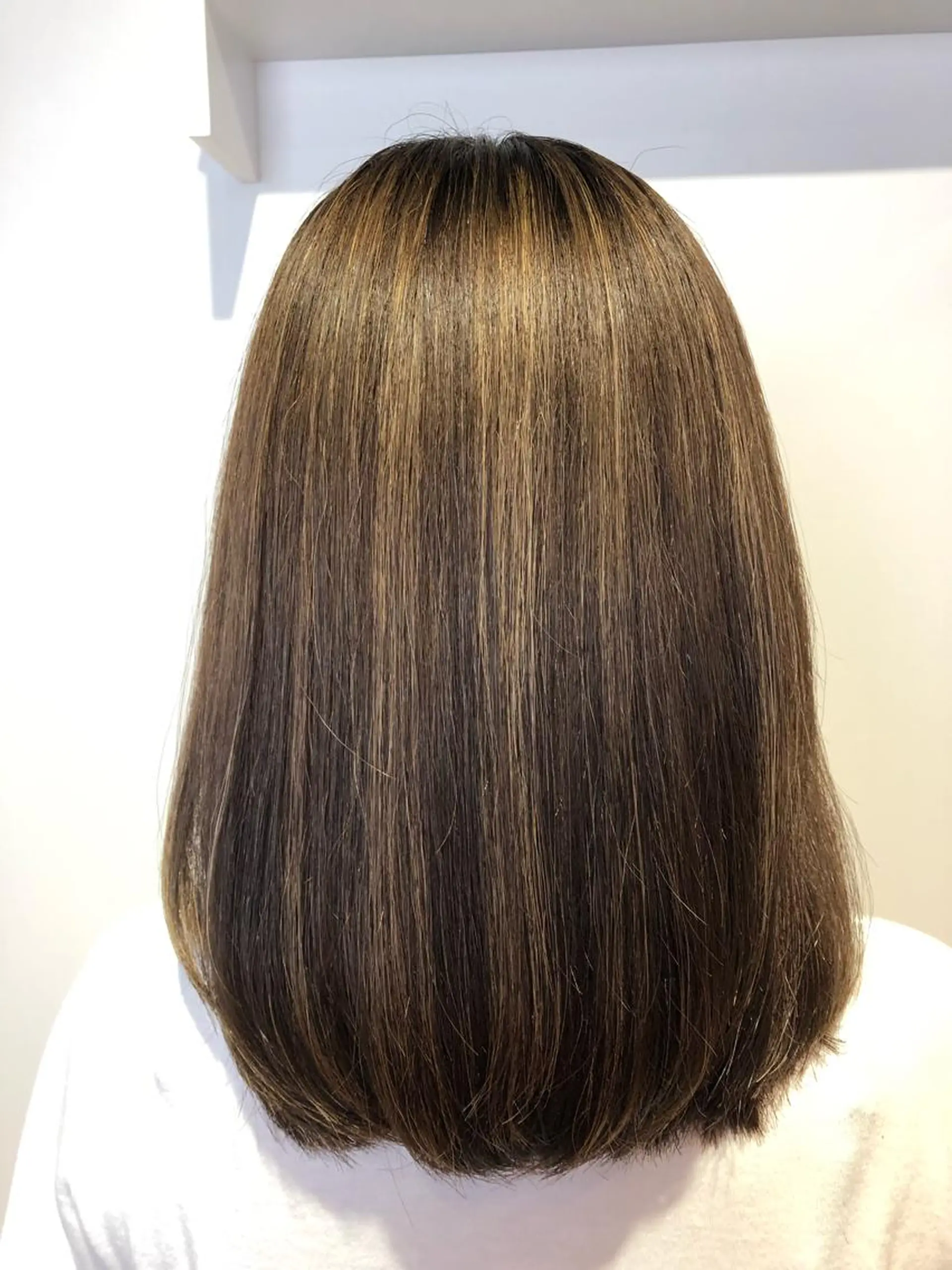ミディアム トップ スタイリストのヘアスタイル