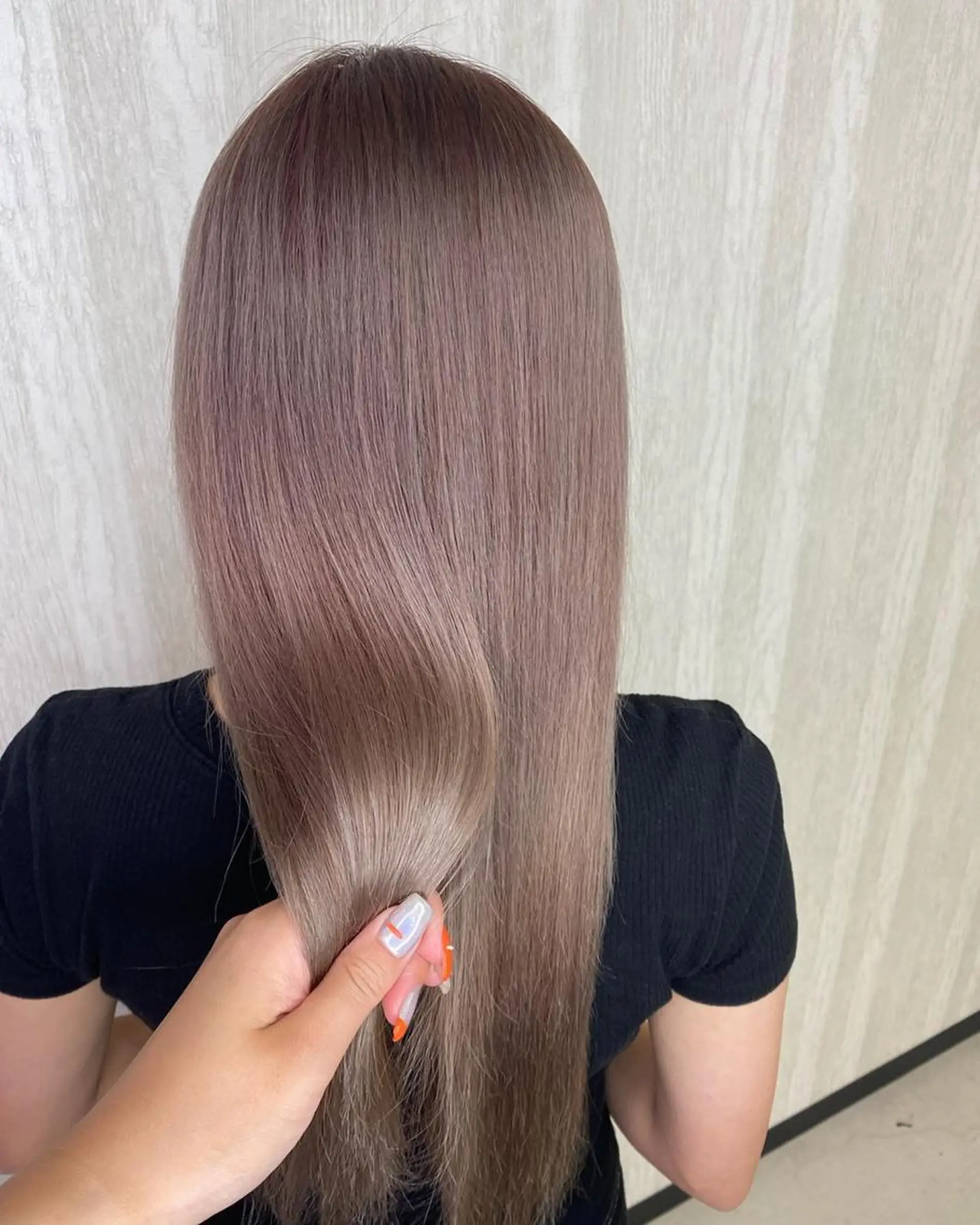 ロング カラー ベージュカラー ブリーチ ラベンダーカラー ミルクティーベージュ UNDER vr 【アンダーバー】のヘアスタイル