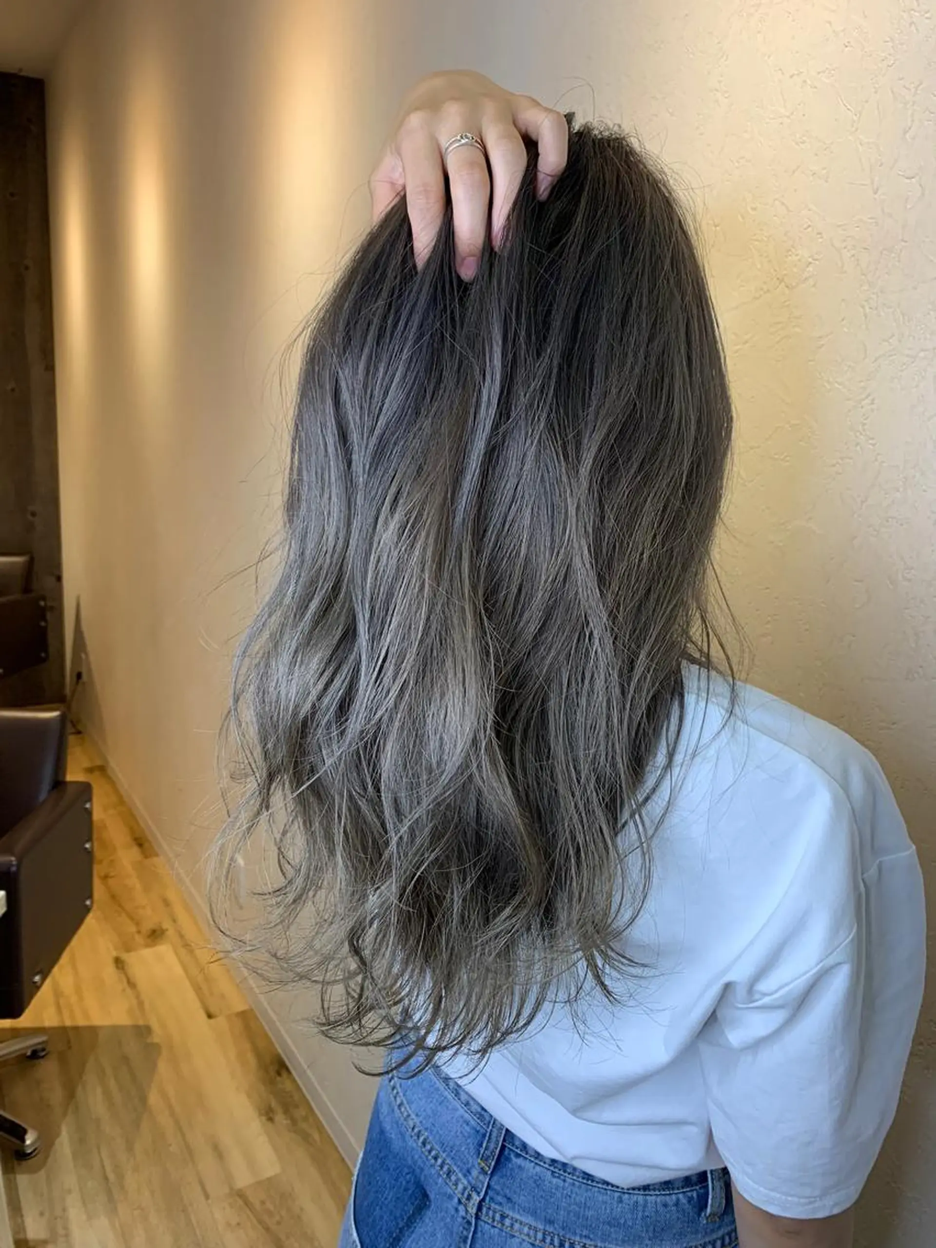ロング カラー アディクシーカラー グラデーションカラー 透け感✨ダメージレス カラーHana🤍のヘアスタイル