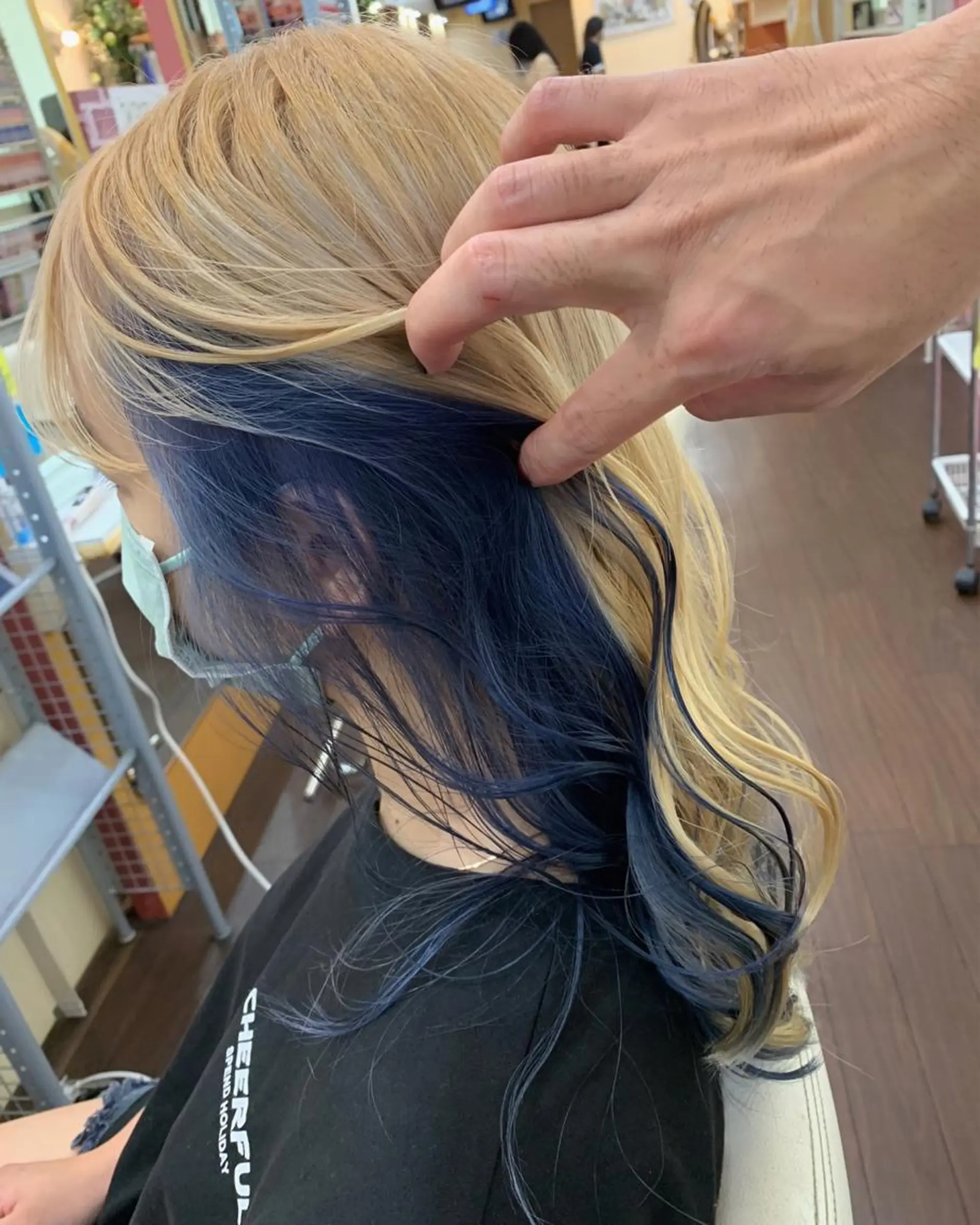 セミロング ヘアカラー 今村公介 ブリーチ特化、派手髪のヘアスタイル