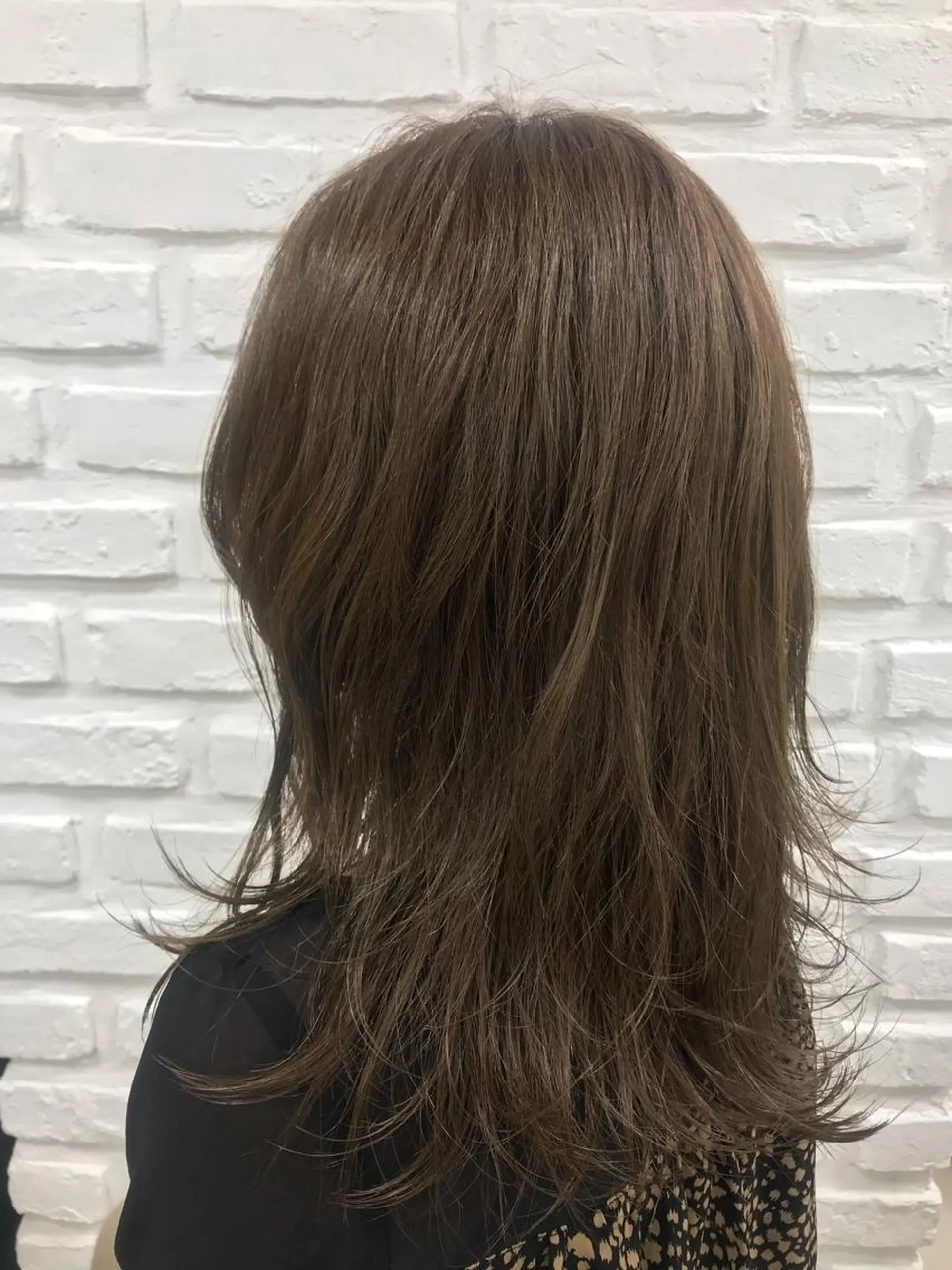 セミロング カラー ベージュカラー ハイライトカラー イルミナカラー ハイライト 【暖色カラー特化】 中山由梨のヘアスタイル