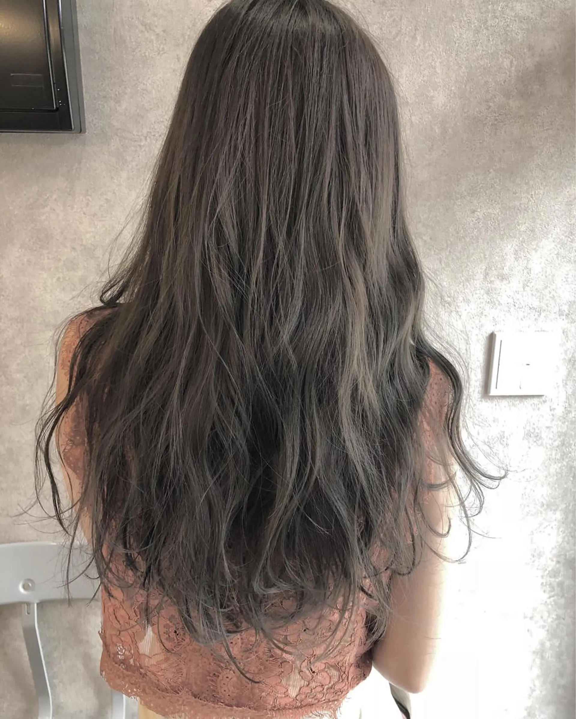 ロング カラー 顔周りレイヤー/韓国 ブリーチminamiのヘアスタイル