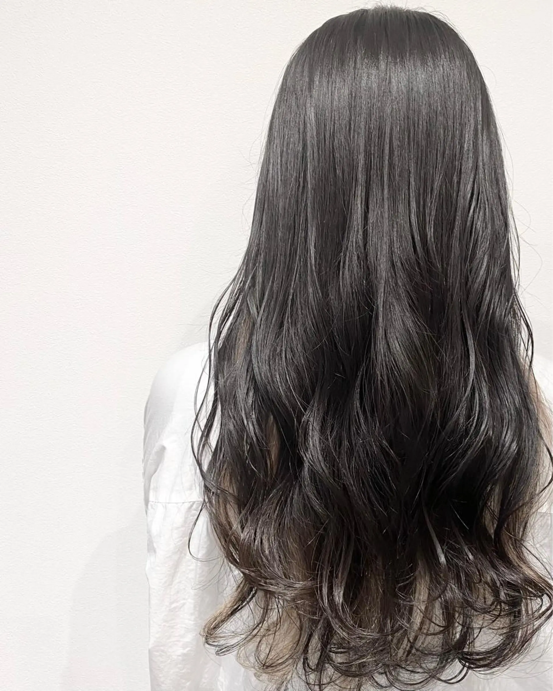 ロング ヘアカラー MYRTLE TSUNODAのヘアスタイル