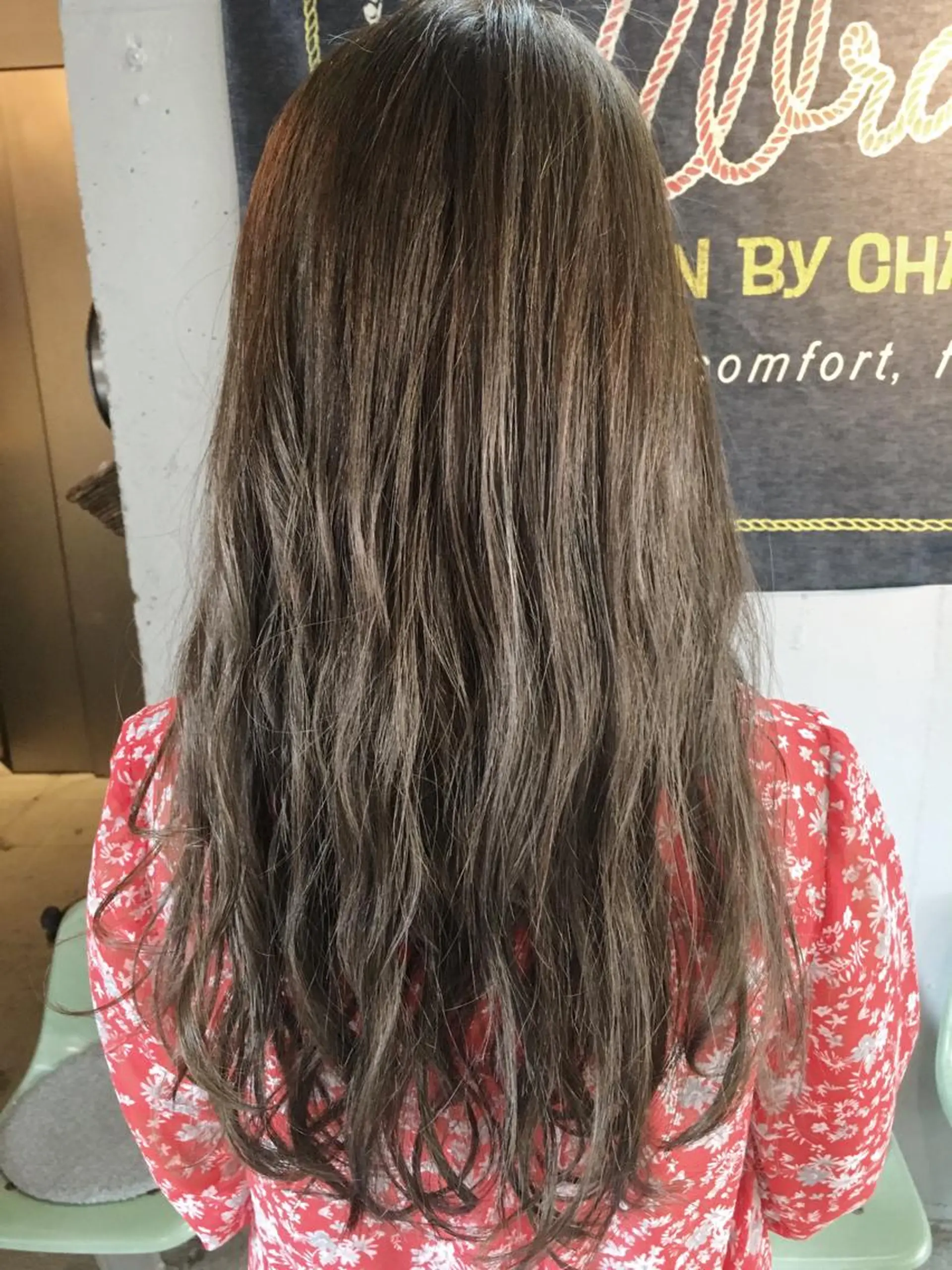 ロング カラー パーマ ベージュカラー ブリーチ ミルクティーベージュ 代表 中島貴志のヘアスタイル