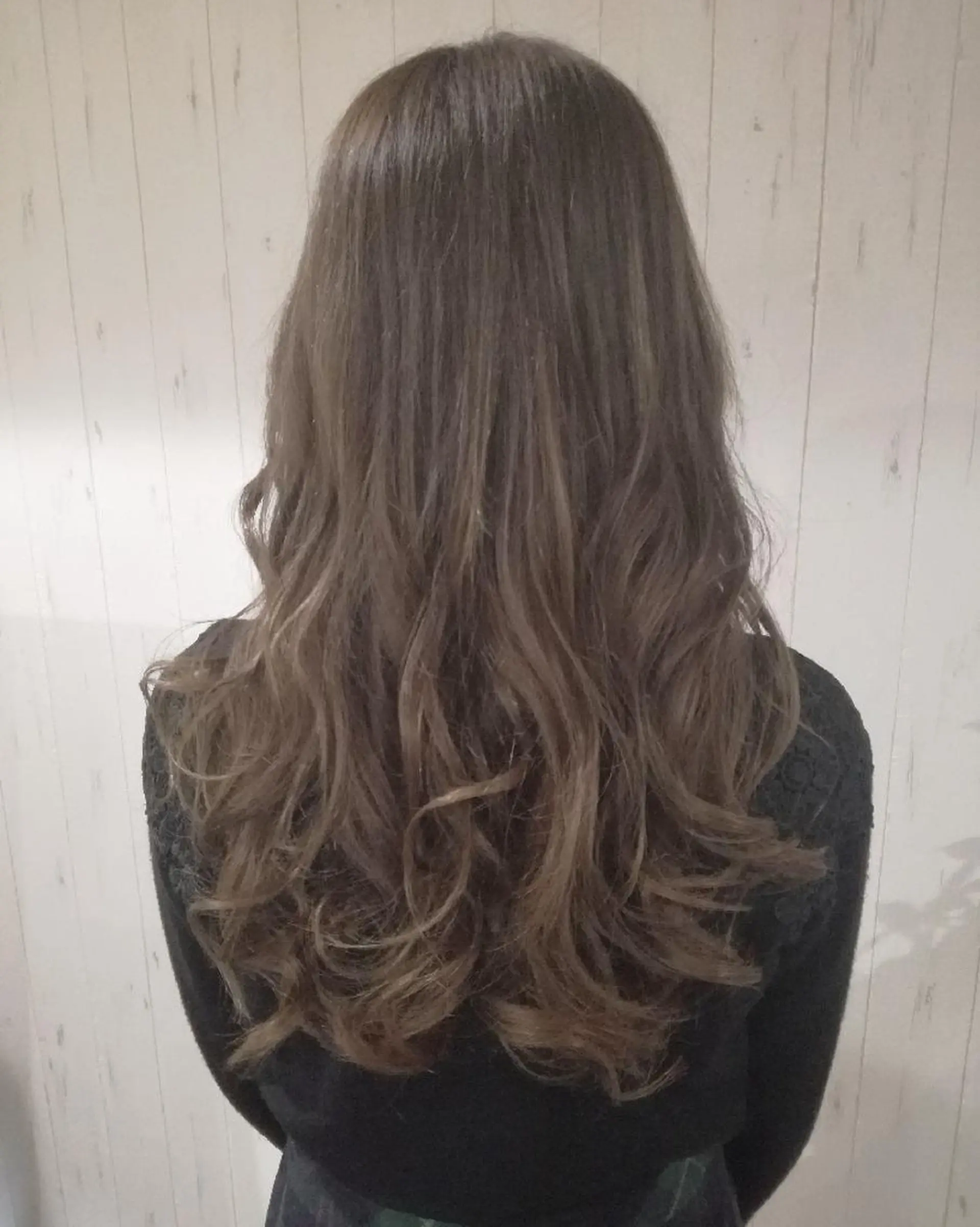 ロング カラー アッシュ ベージュカラー 西川 敏夫のヘアスタイル