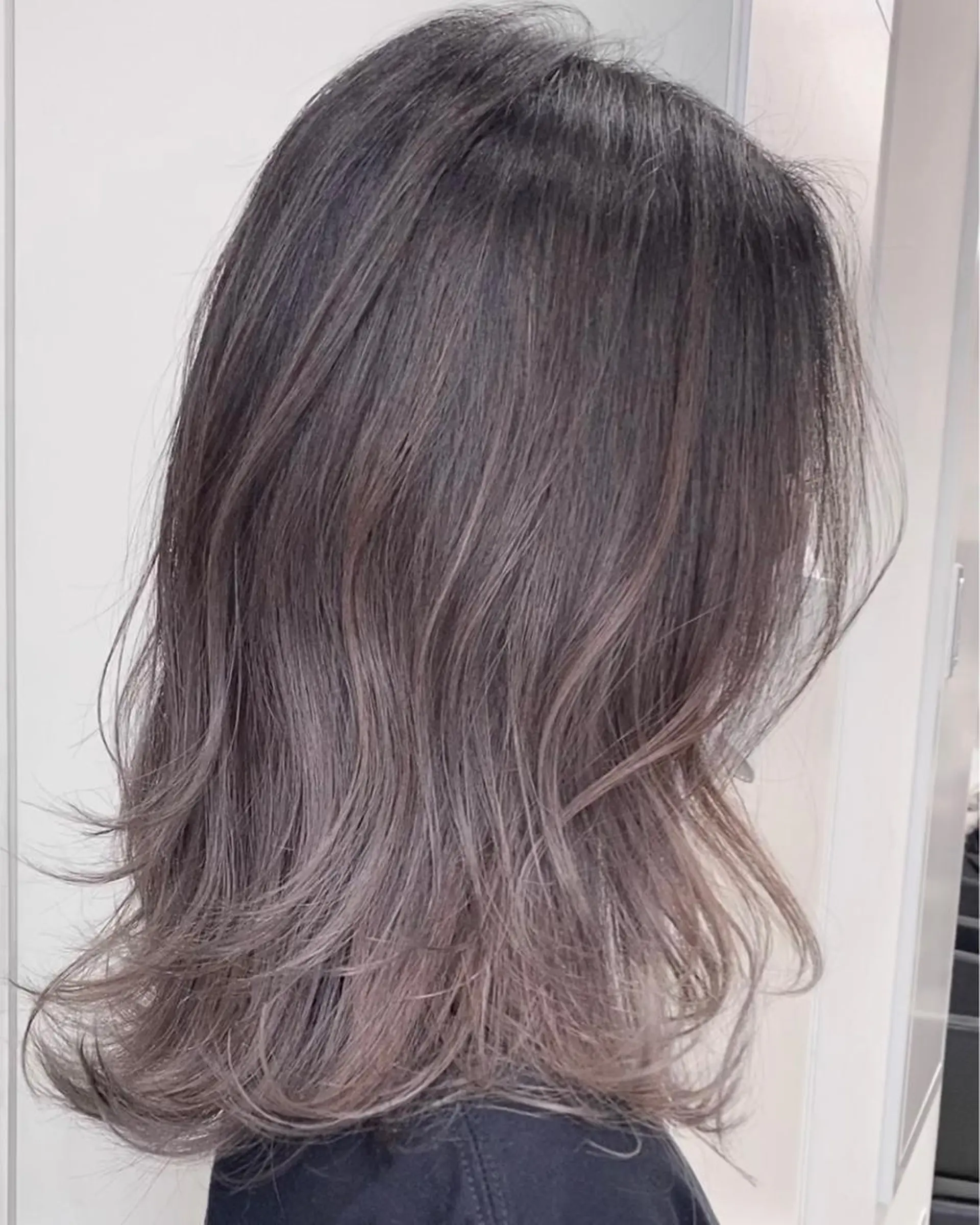 セミロング カラー パーマ ヘアアレンジ 【公式】amble luxe池袋東口🩷のヘアスタイル