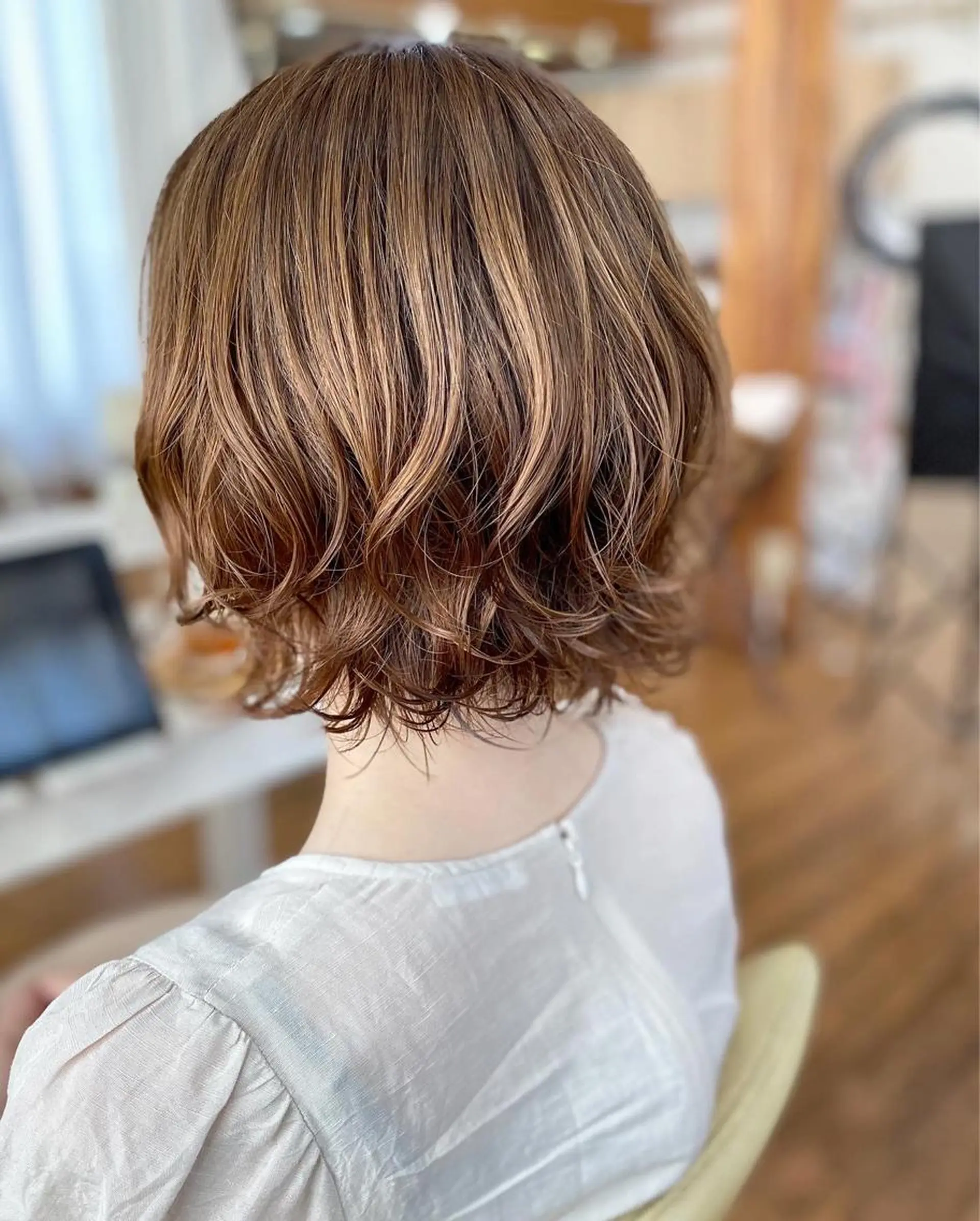 ミディアム カラー パーマ ヘアアレンジ ミディアムパーマ 荒木 ひろかのヘアスタイル